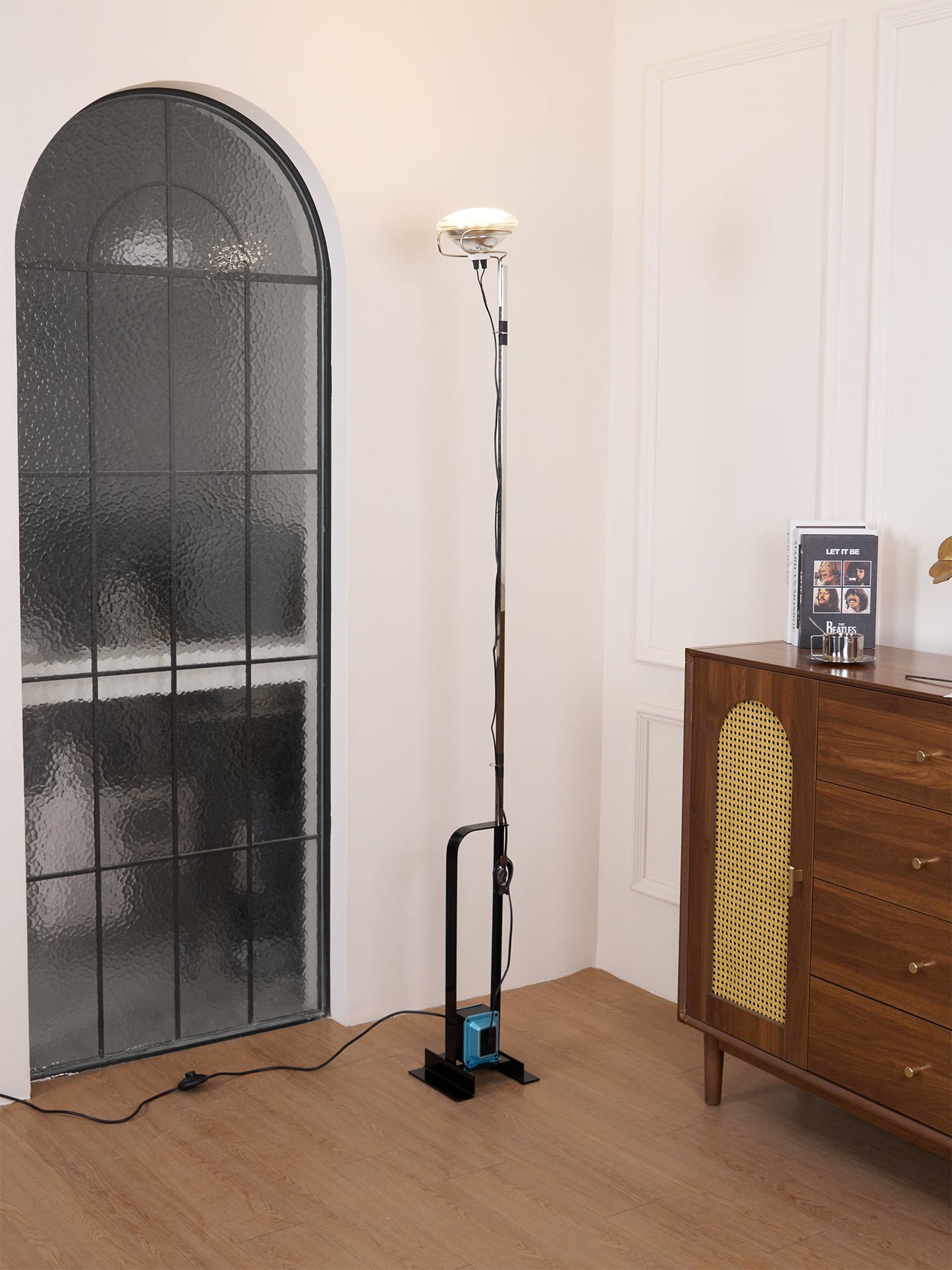 Toio Floor Lamp with Adjustable Height and Dimmable LED