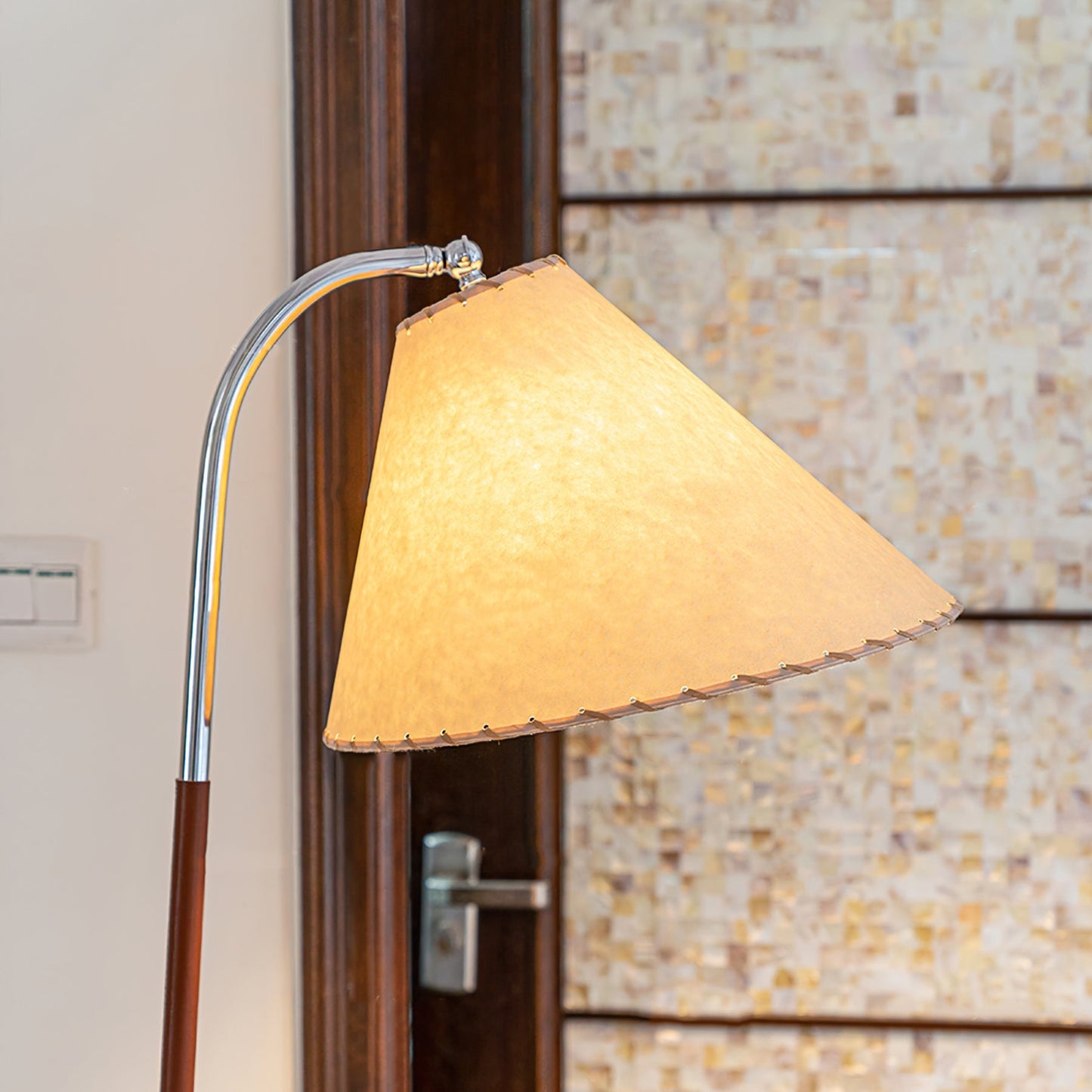 Tripod Arc Floor Lamp - Modern LED Minimalist Design