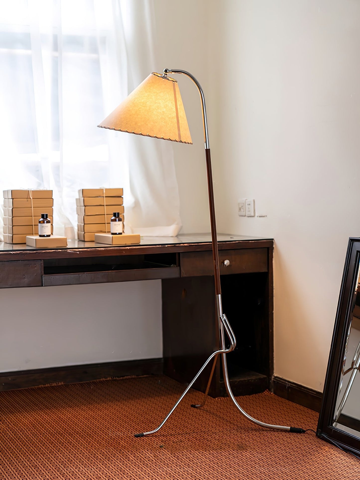 Tripod Arc Floor Lamp - Modern LED Minimalist Design