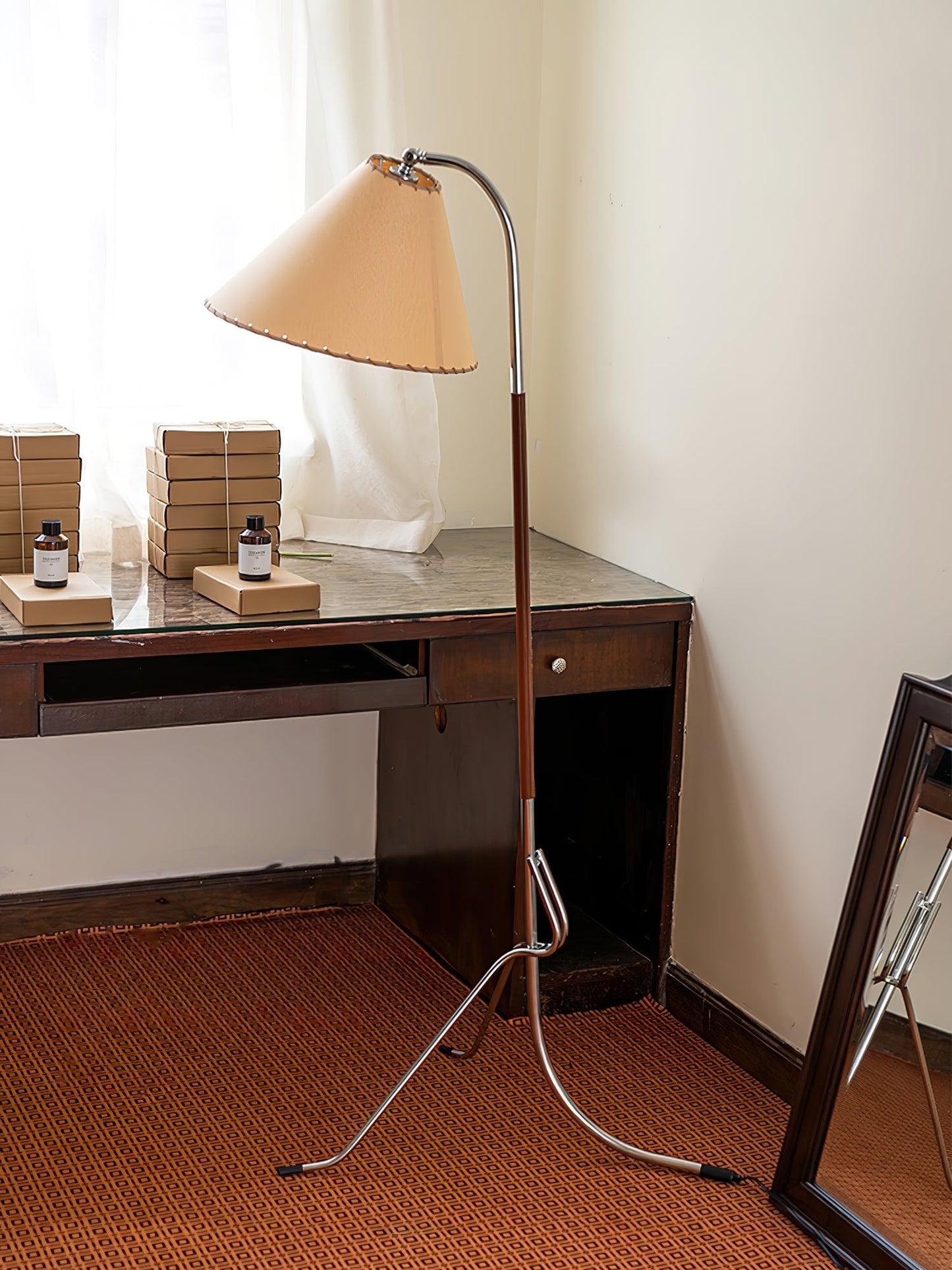 Tripod Arc Floor Lamp - Modern LED Minimalist Design