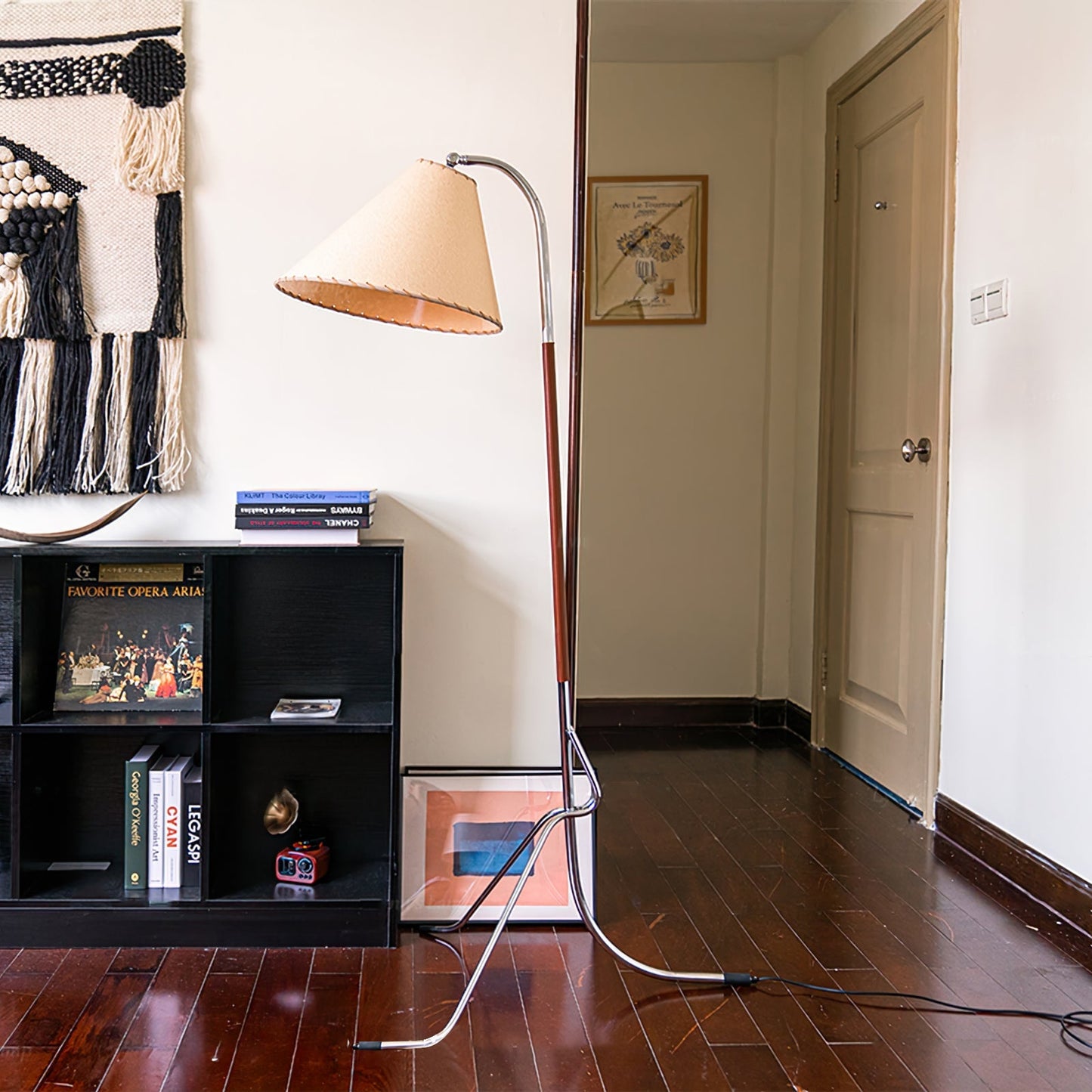 Tripod Arc Floor Lamp - Modern LED Minimalist Design