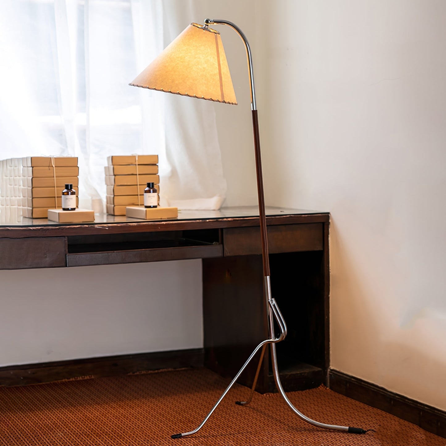 Tripod Arc Floor Lamp - Modern LED Minimalist Design