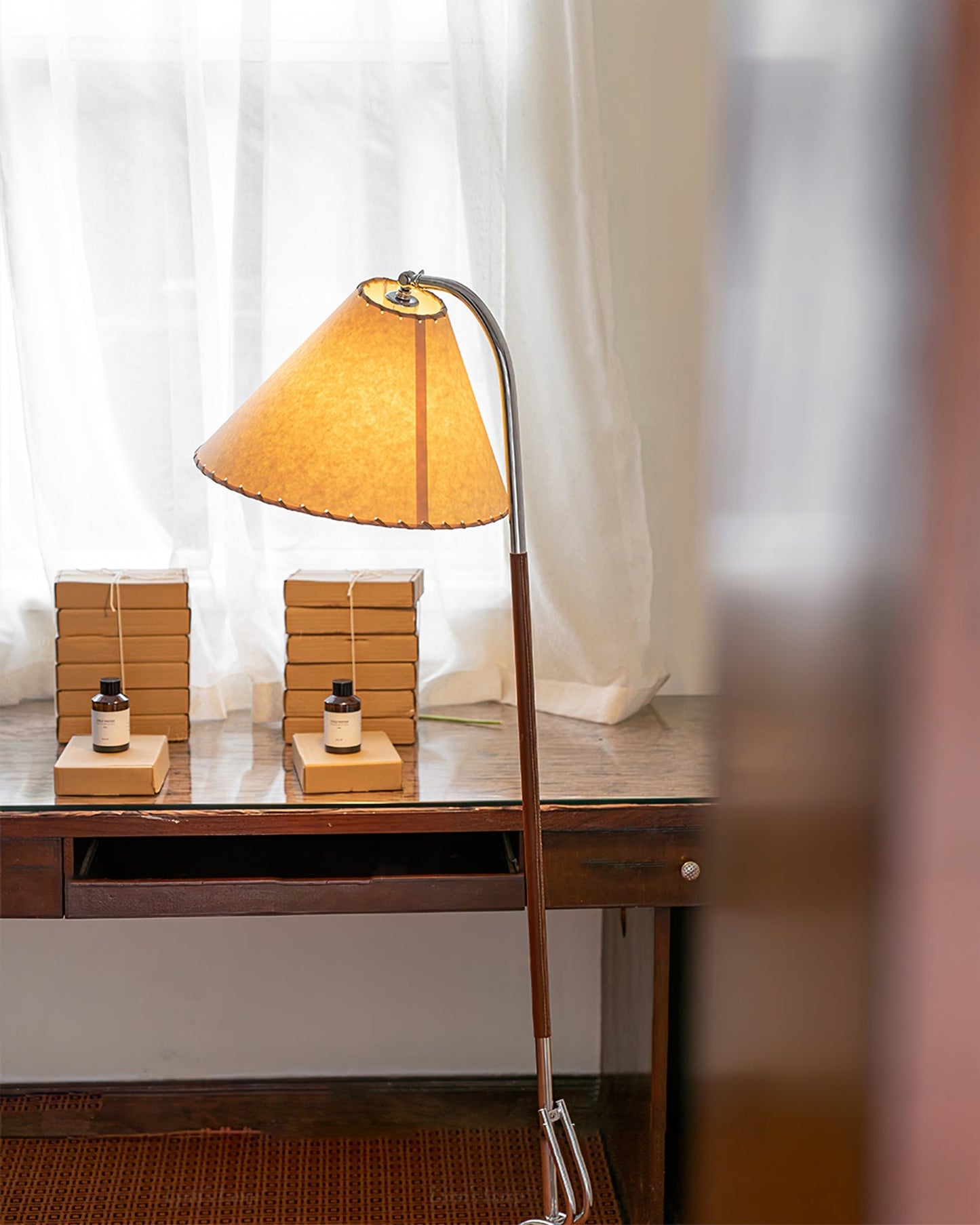 Tripod Arc Floor Lamp - Modern LED Minimalist Design