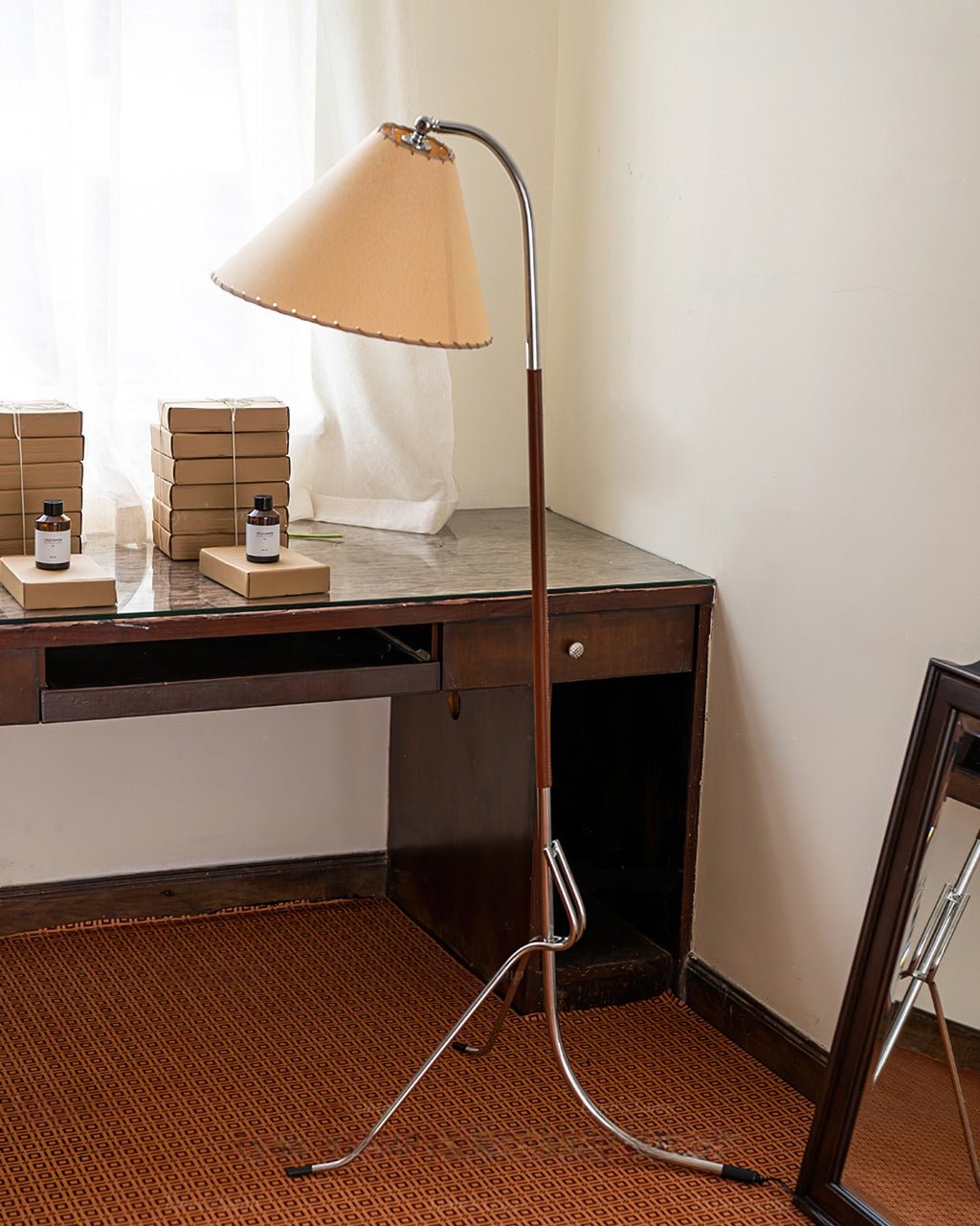 Tripod Arc Floor Lamp - Modern LED Minimalist Design