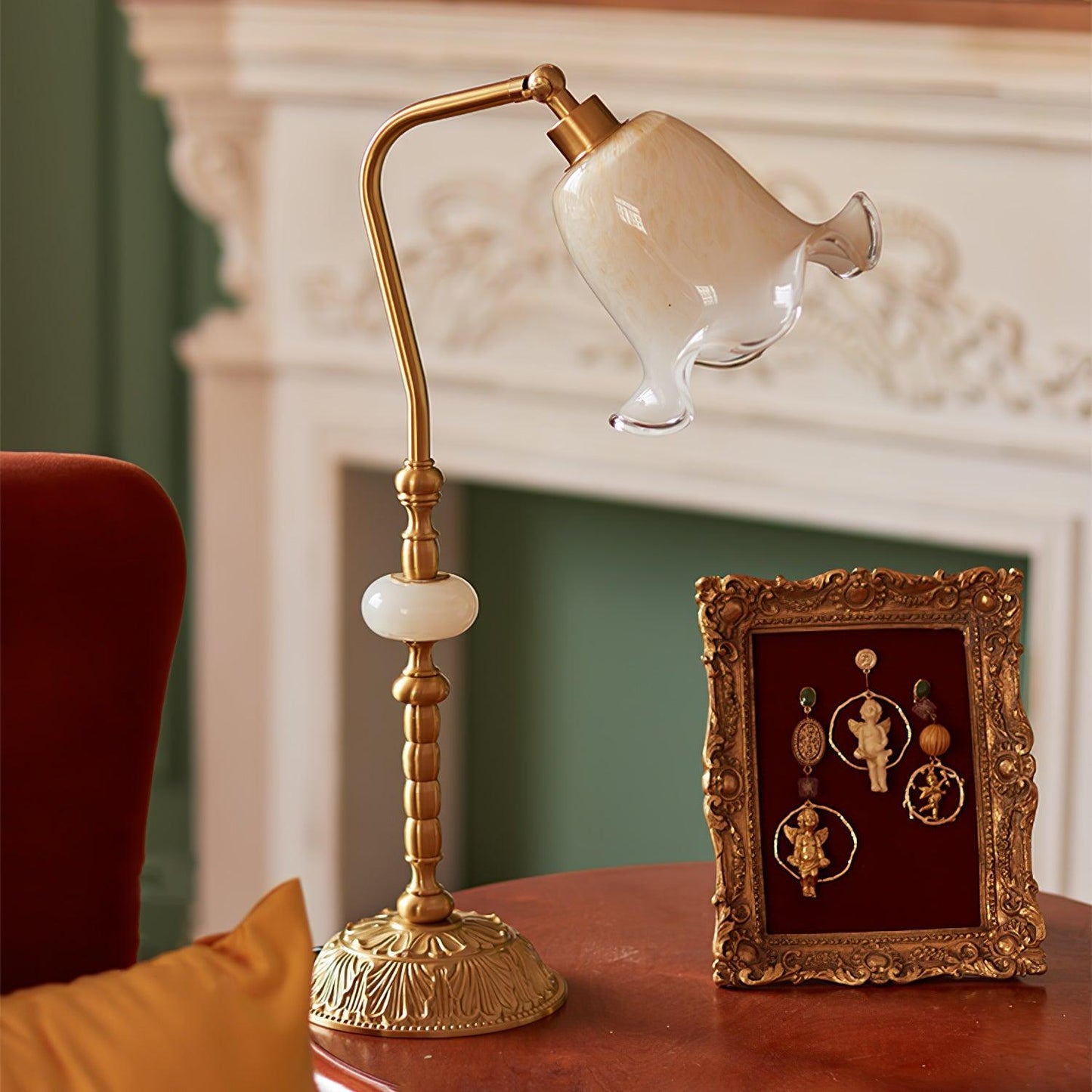 Vintage Brass Tulip Table Lamp – Elegant Accent Lighting