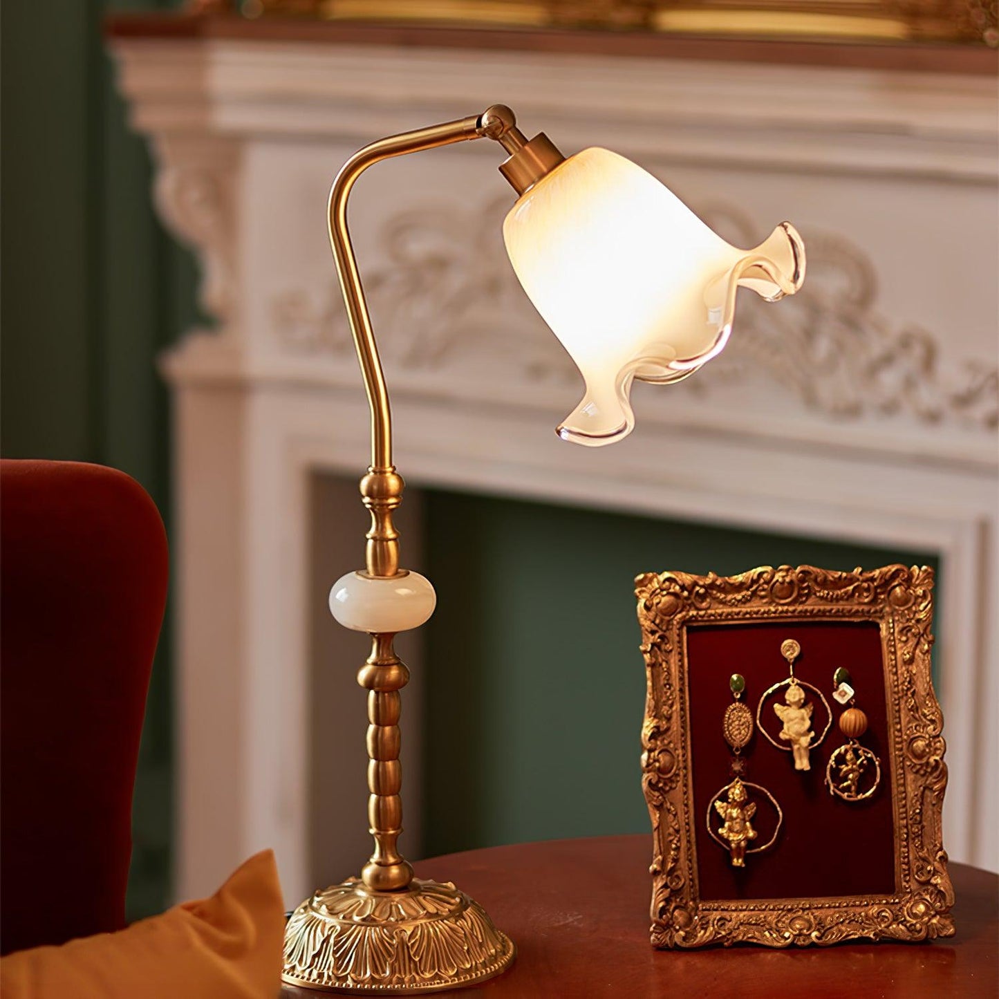 Vintage Brass Tulip Table Lamp – Elegant Accent Lighting