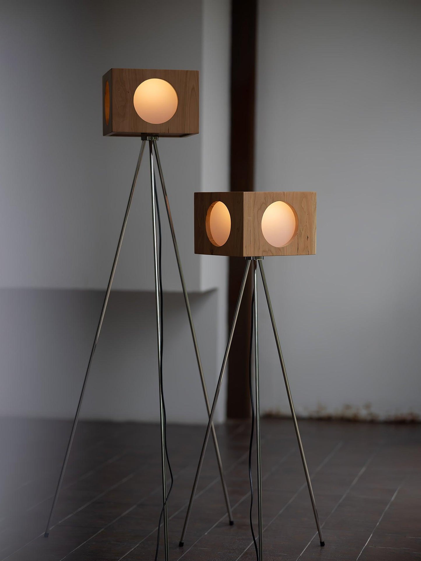 Vintage Tripod Camera Floor Lamp with LED Light, Cherry Wood