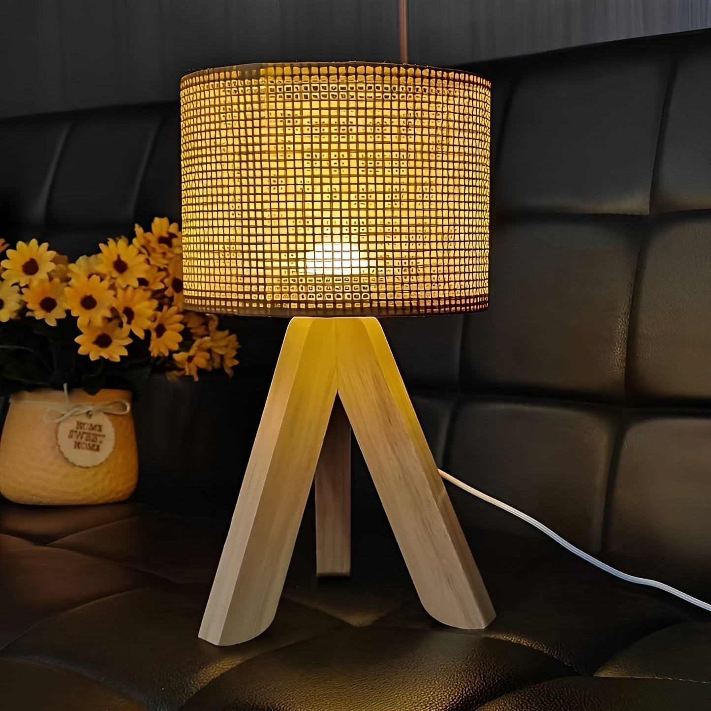 Rattan Table Lamp with USB and LED - Stylish Eco-Friendly Design