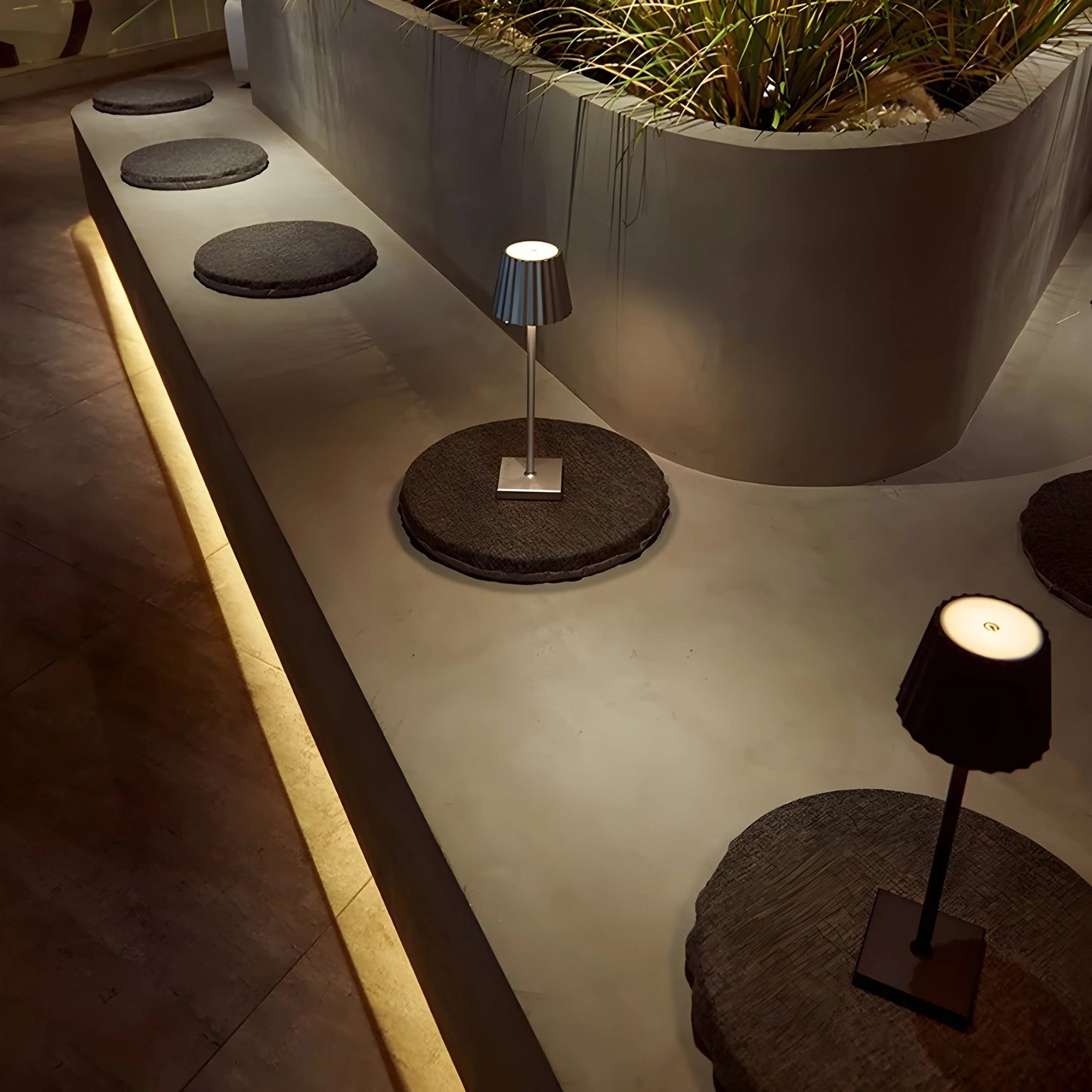 Luxe Scandinavian Wireless Table Lamp Arlo – Elegant LED Lighting with USB Charging