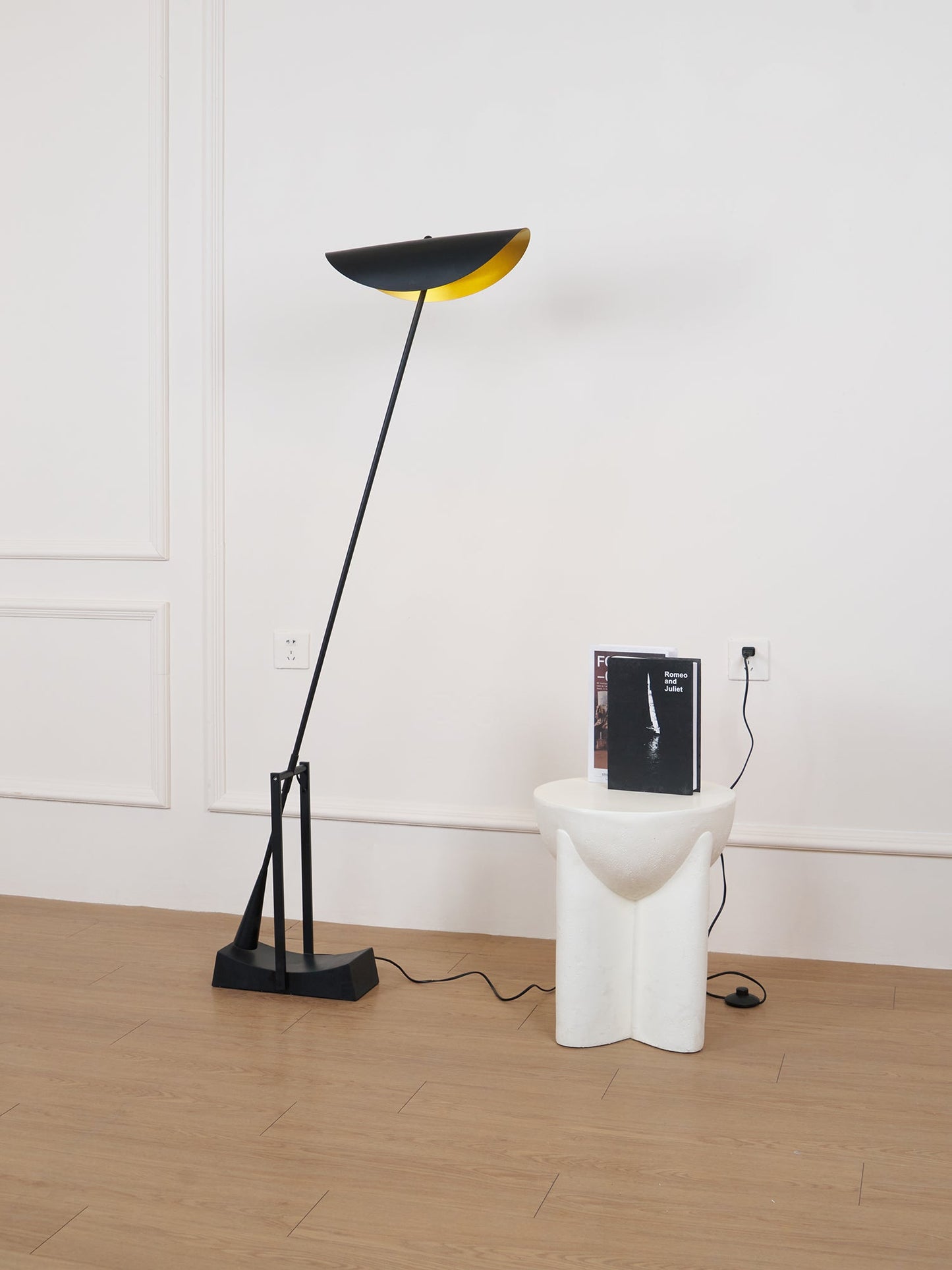 YIU-X Floor Lamp with LED Light, Indoor, Black Design