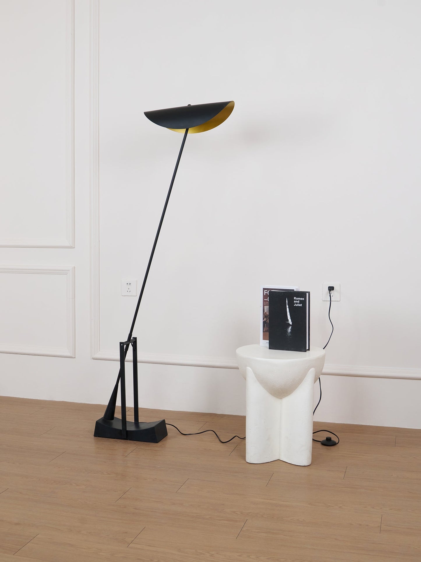 YIU-X Floor Lamp with LED Light, Indoor, Black Design