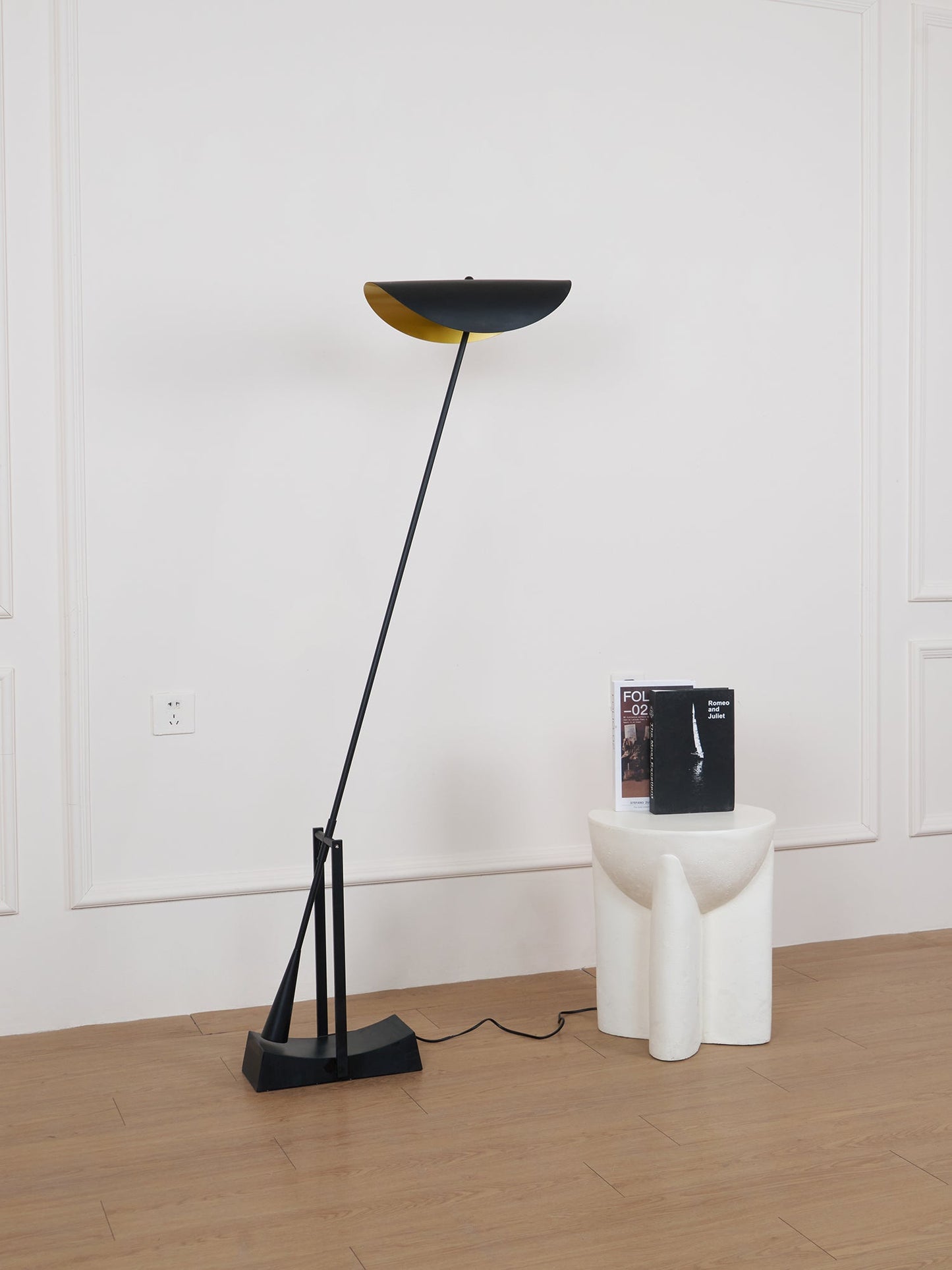 YIU-X Floor Lamp with LED Light, Indoor, Black Design