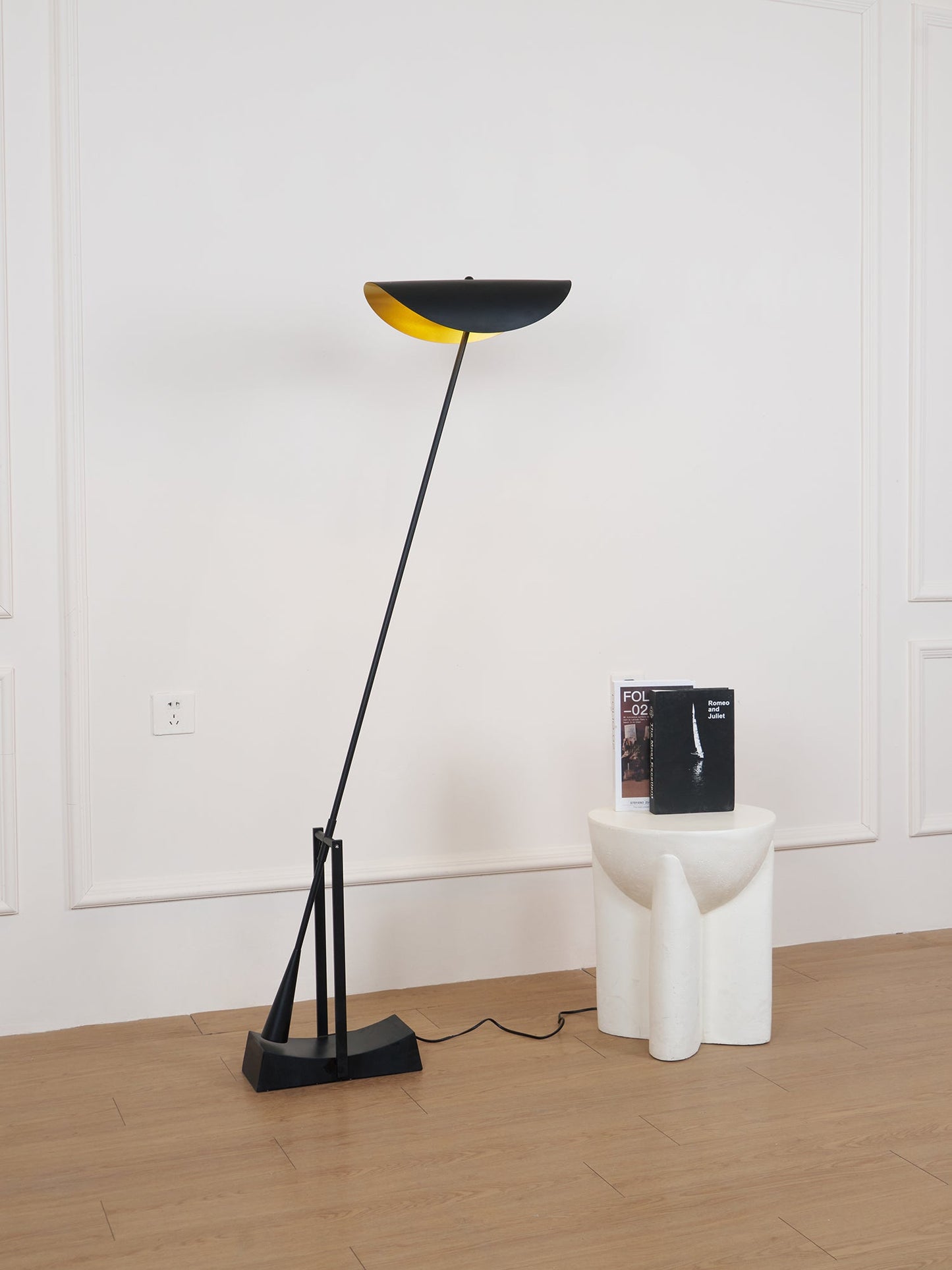 YIU-X Floor Lamp with LED Light, Indoor, Black Design