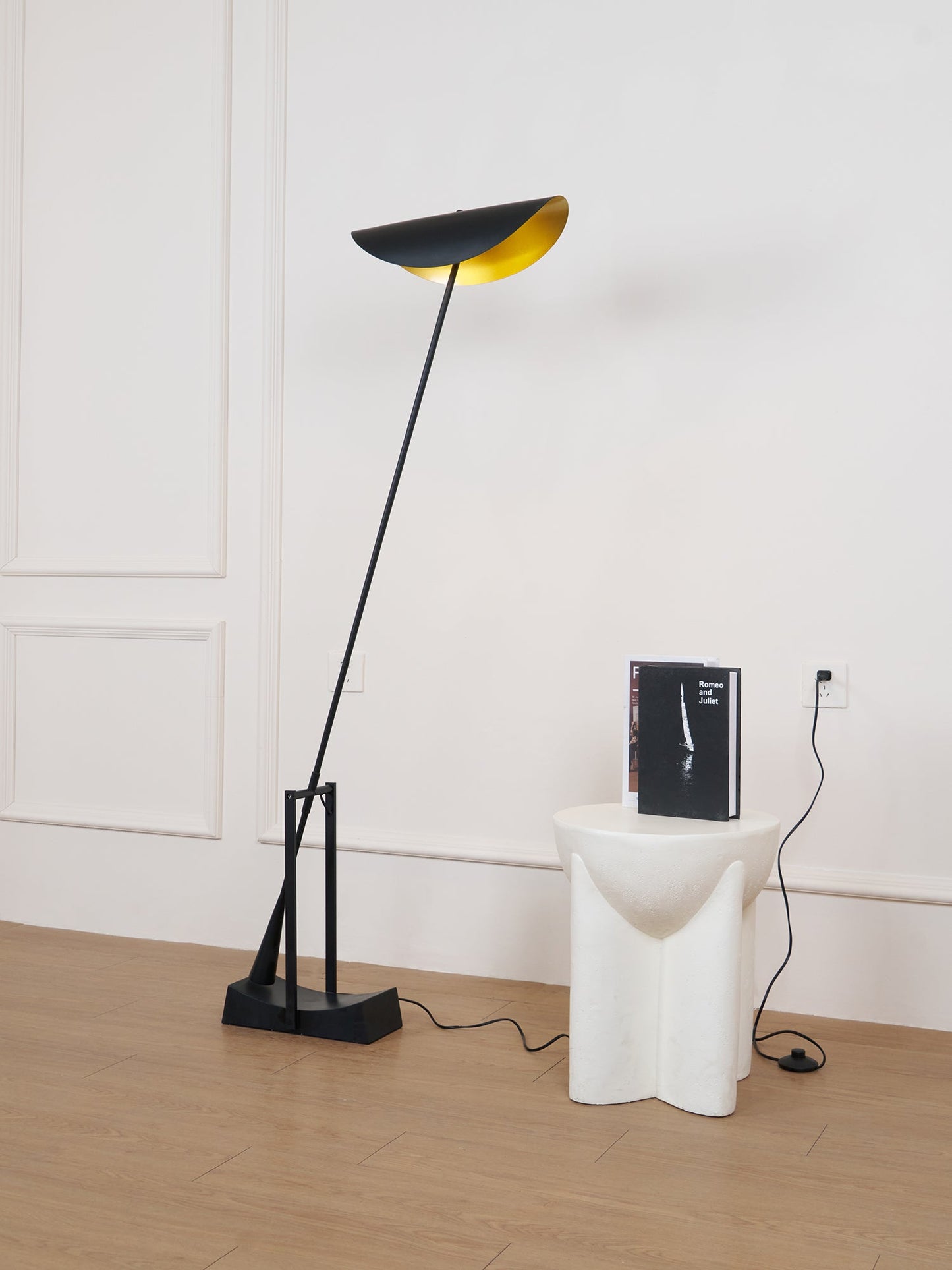 YIU-X Floor Lamp with LED Light, Indoor, Black Design