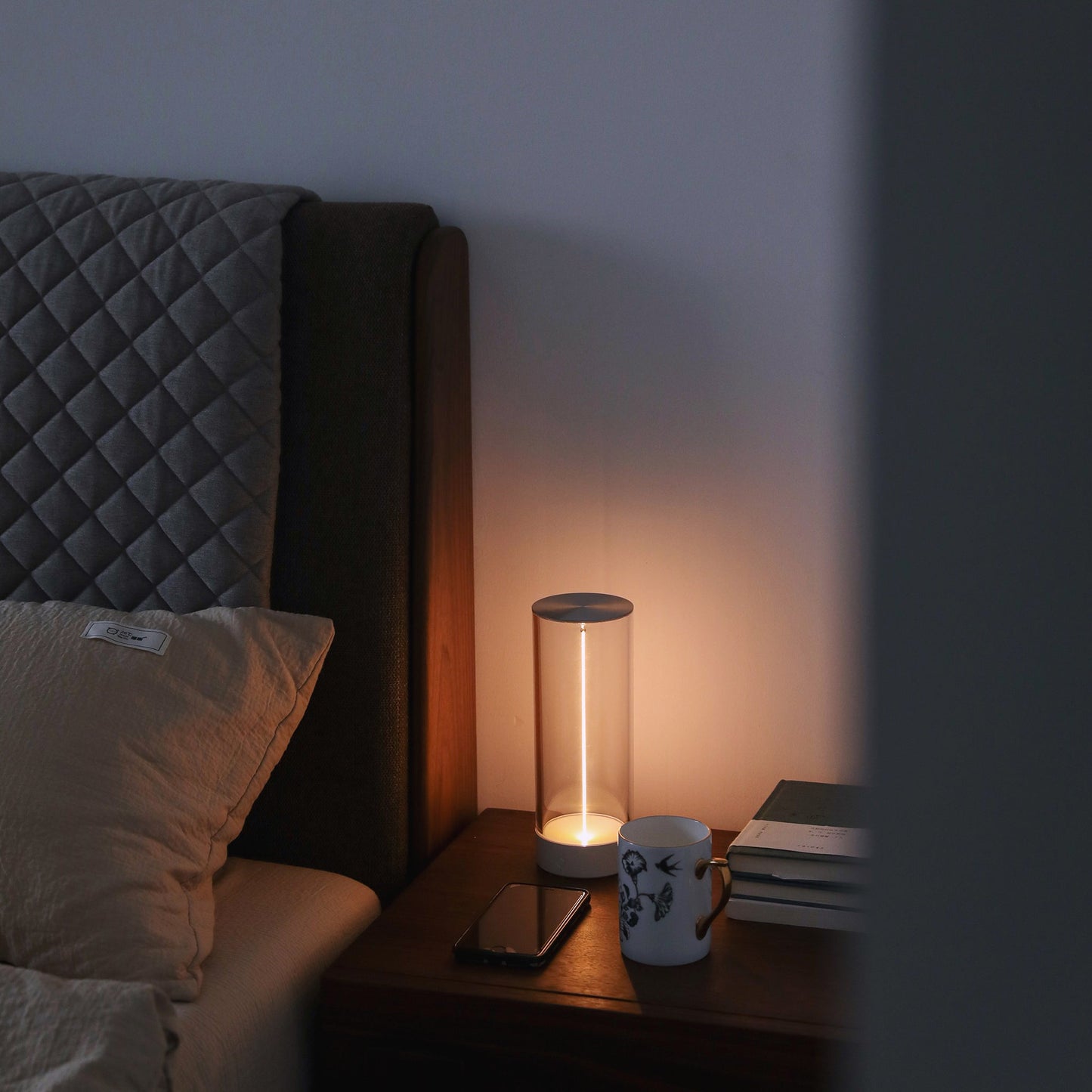 Lustre Glow Cordless Table Lamp – Modern Rechargeable Night Light with 3-Level Dimming