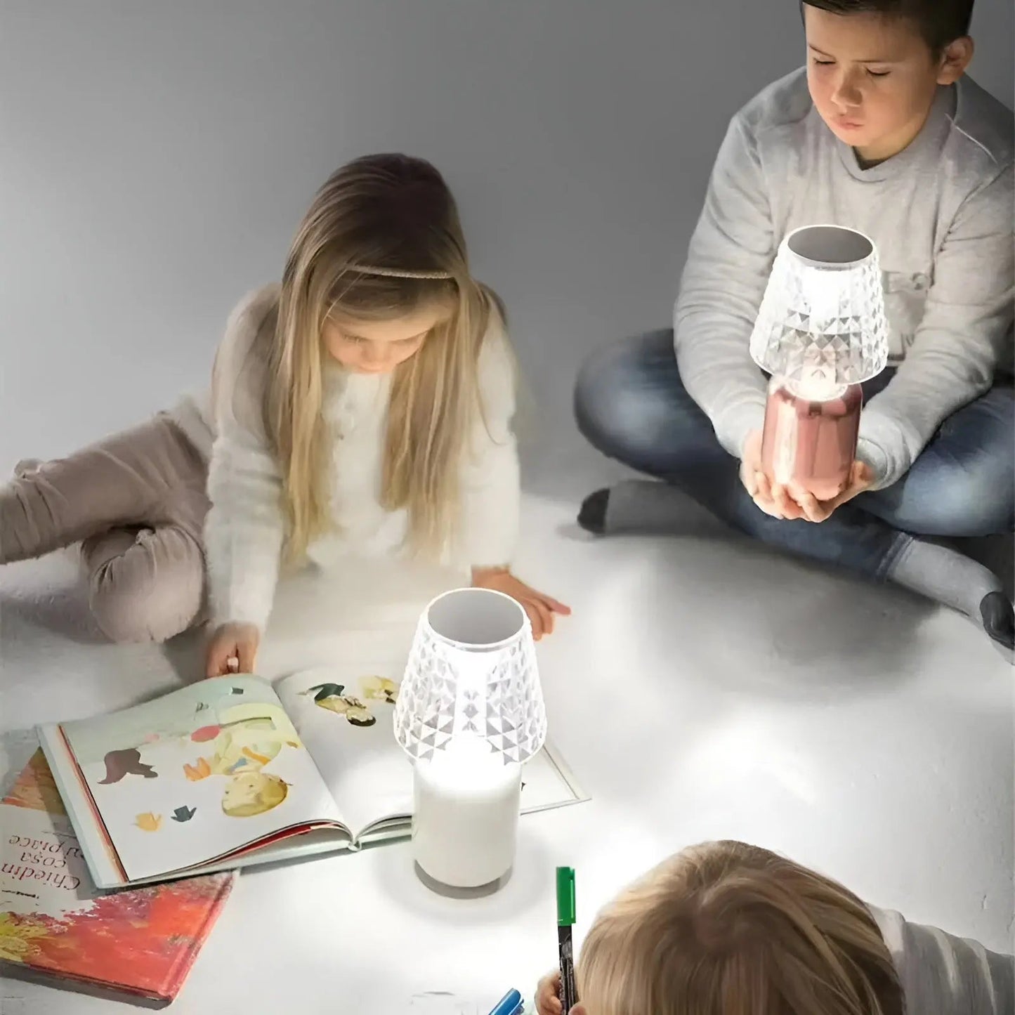 Luxury Table Lamp - Wireless and Elegant LED Light