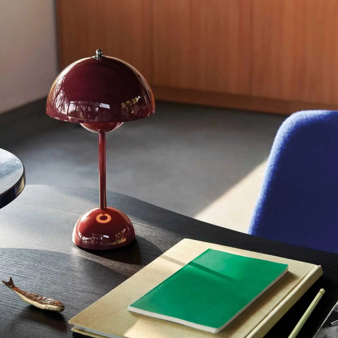 Lunaire LED Table Lamp for Modern Atmosphere Design