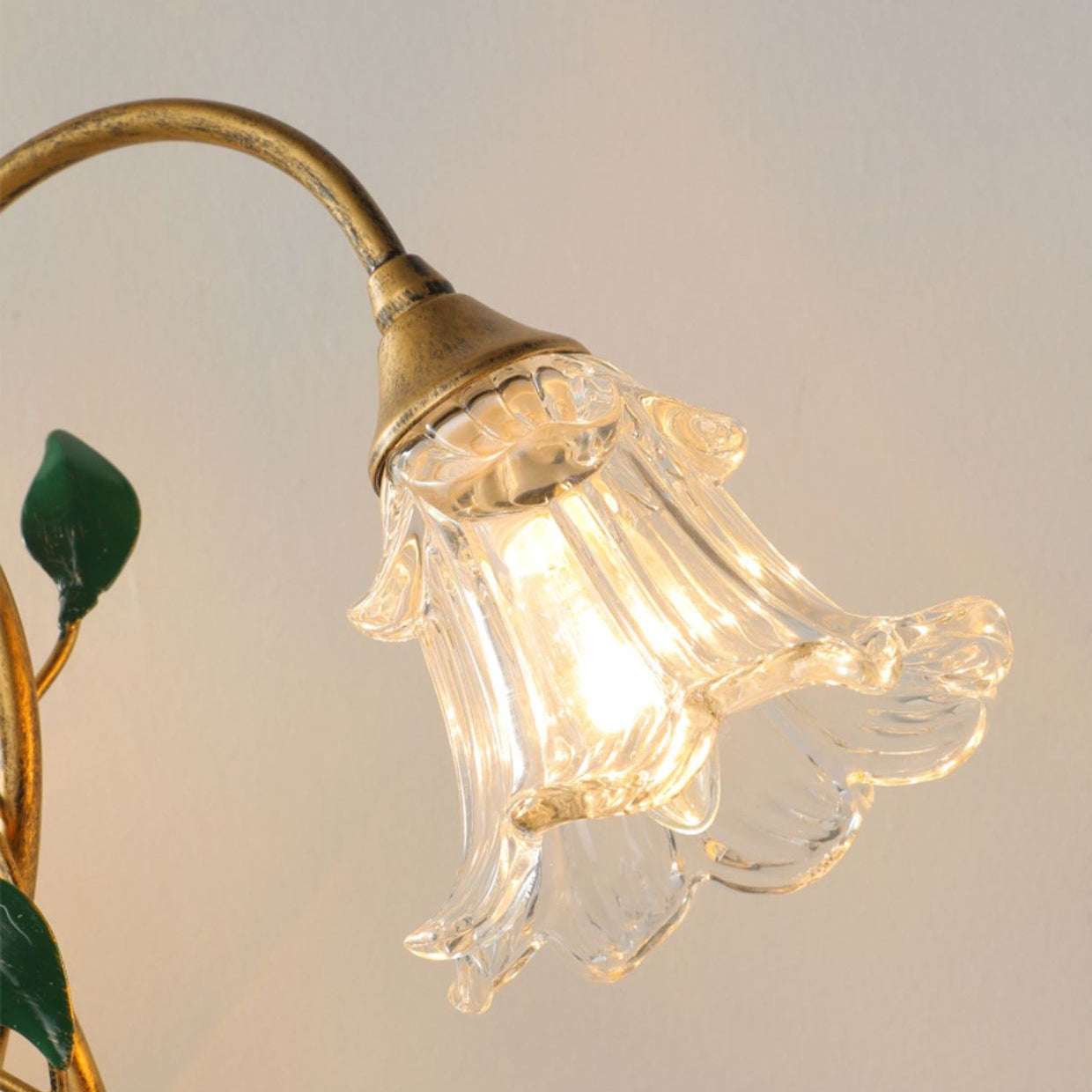 Vintage French Flower Table Lamp – Elegant Lighting with a Romantic Charm