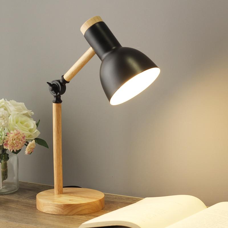 Nordic Wood Desk Lamp – Minimalist and Elegant Lighting