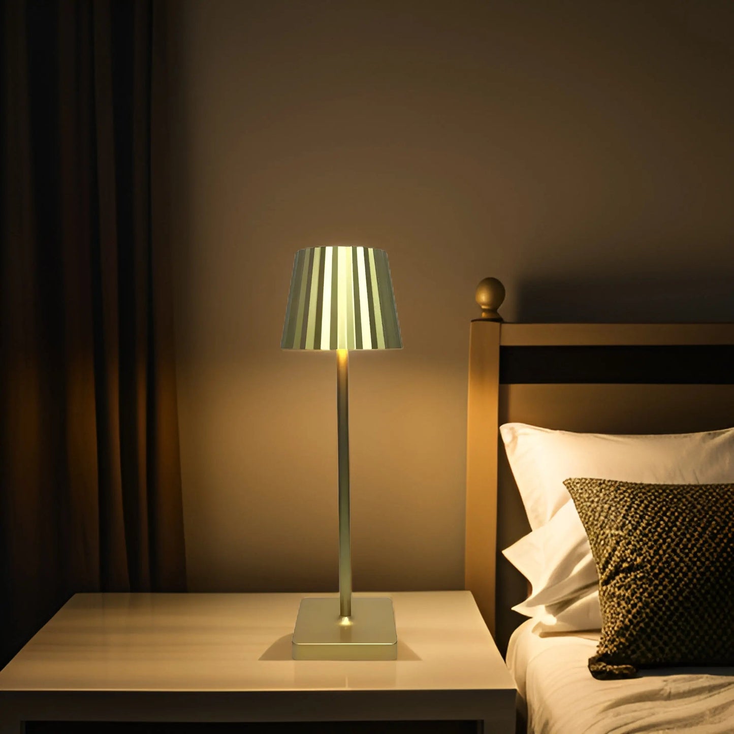 Luxe Scandinavian Wireless Table Lamp Arlo – Elegant LED Lighting with USB Charging