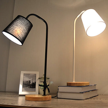 Einfache Stoffkegel-Schirm Wood Base 1-Lamp Table Lamp
