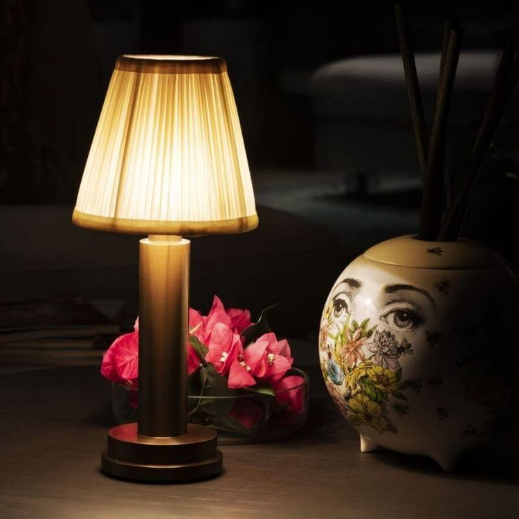 Lumia Cordless Fabric Table Lamp – Rechargeable, Dimmable, and Elegant