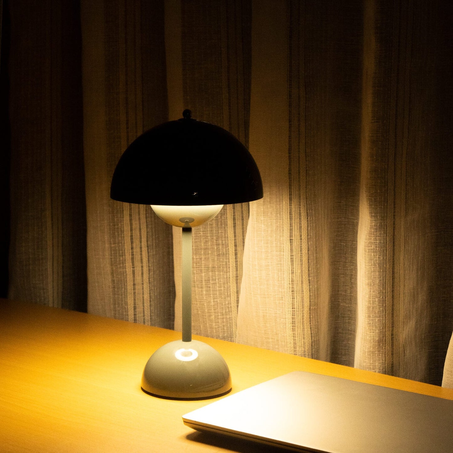 Aurora Cordless Table Lamp – Modern, Dimmable & Portable