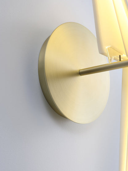 Avian Serenity Wall Lamp - Adjustable LED Indoor Light