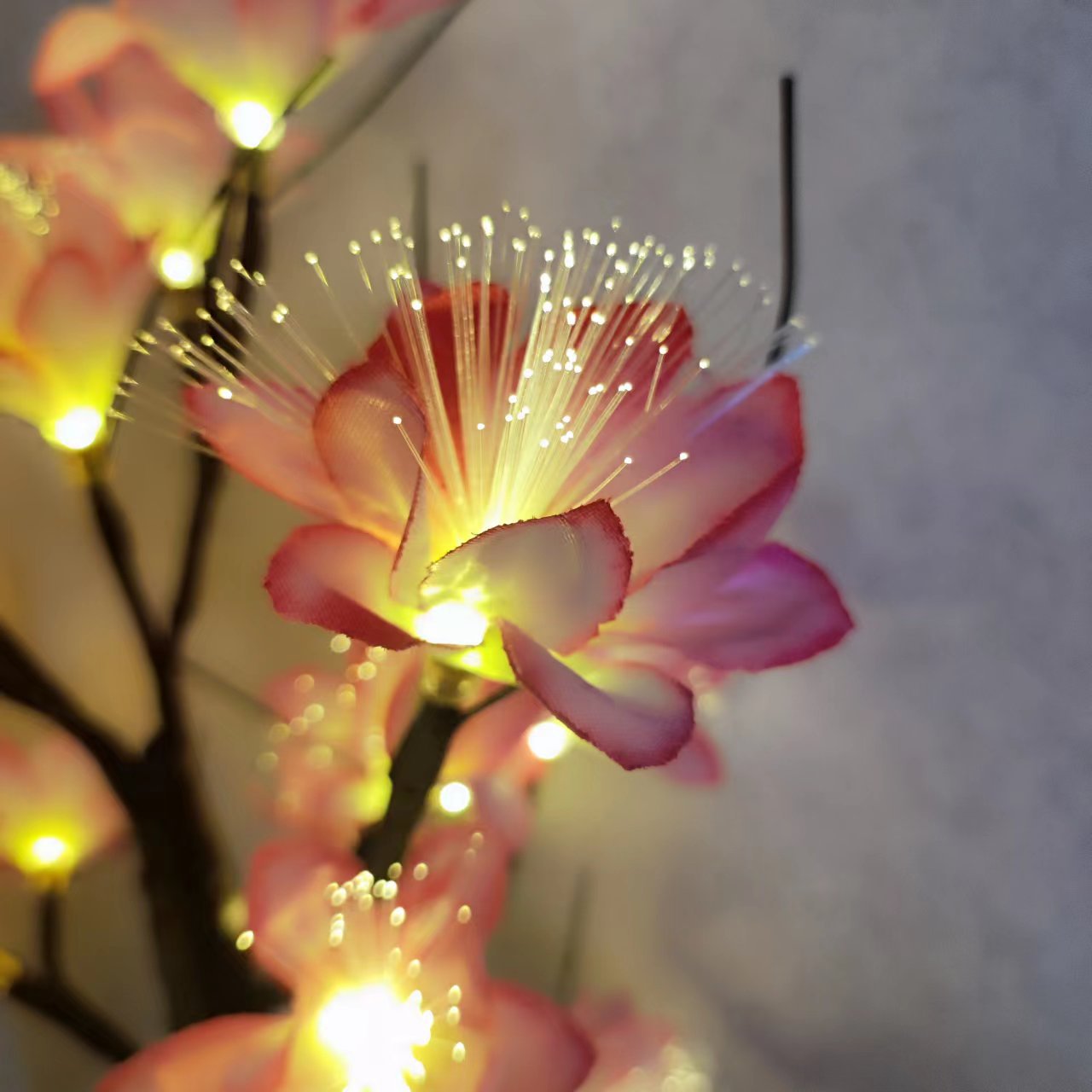 Contemporary Creative Plastic Artificial Rose Tree LED Table Lamp for Bedroom