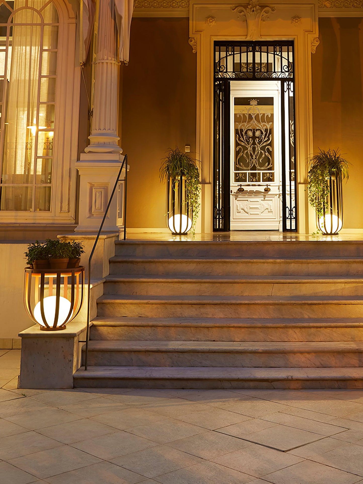Bols Garden Outdoor Lamp with Dimmable LED and Waterproof Design