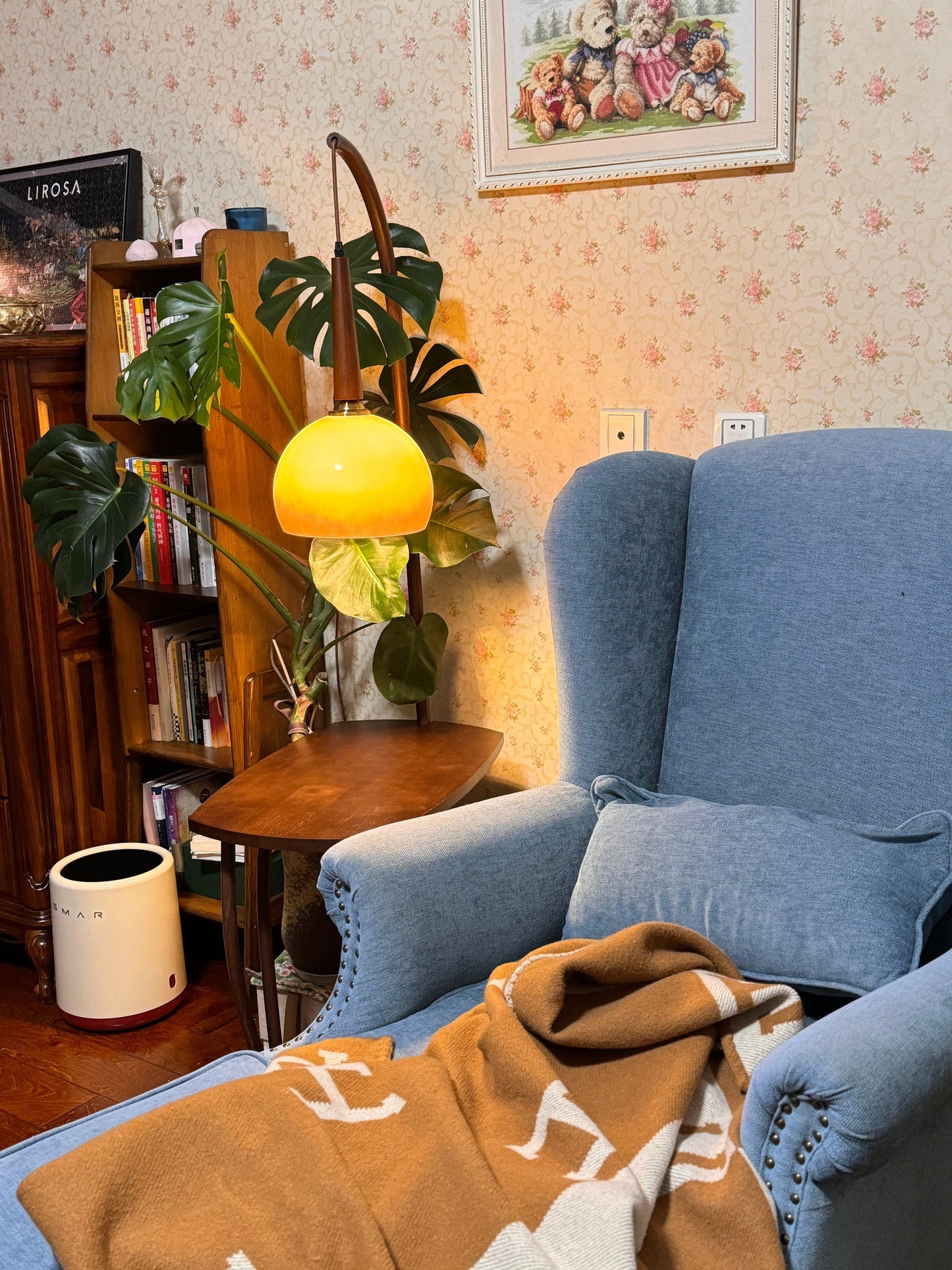 Cantilever Wood Accent Floor Lamp with Glass Shade and Table