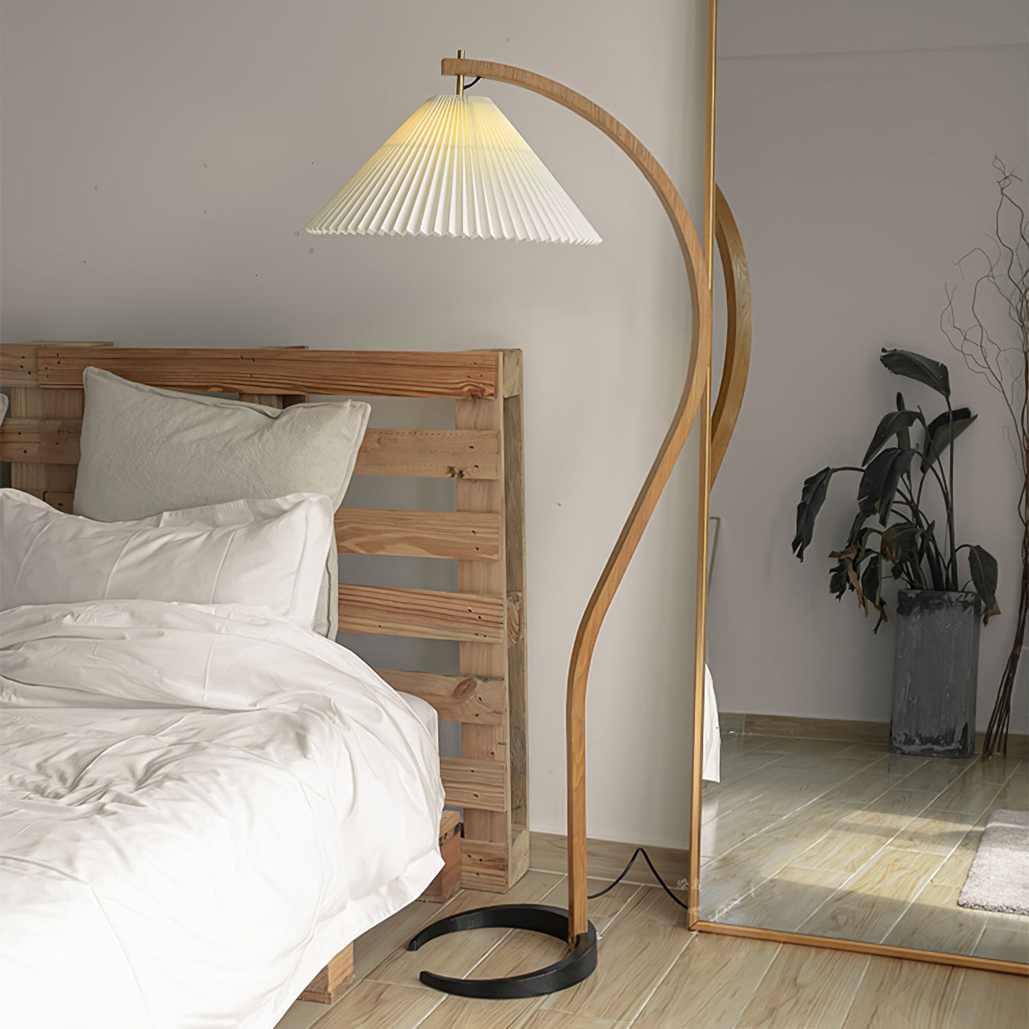 Caprani Floor Lamp - Scandinavian Design, LED, Indoor Use