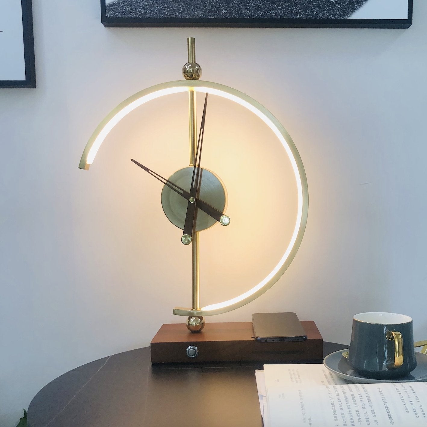 NagoyaLight | Luxury LED Lamp with Clock and Wireless Charger