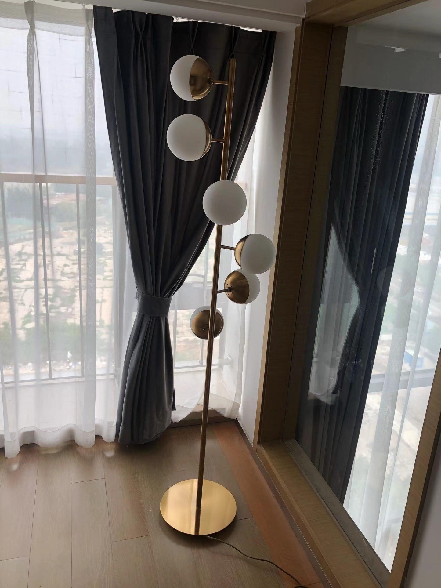 Doppler LED Tree Lamp - Modern Gold Floor Light with Glass Globes
