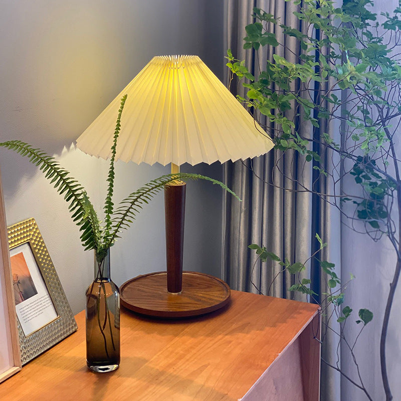 Classic Pleated Wood Table Lamp – Timeless Elegance with Modern Lighting