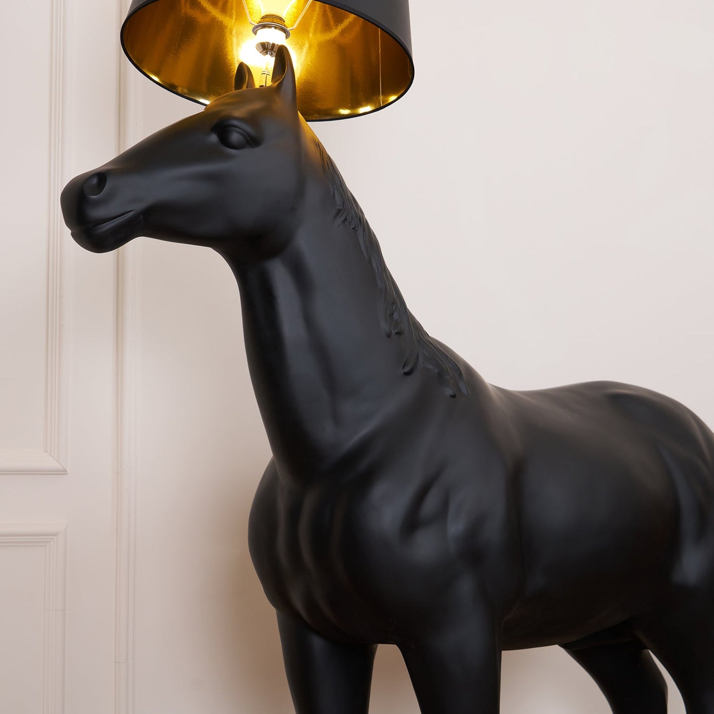 Equine Majesty Floor Lamp - Artistic LED Horse Design