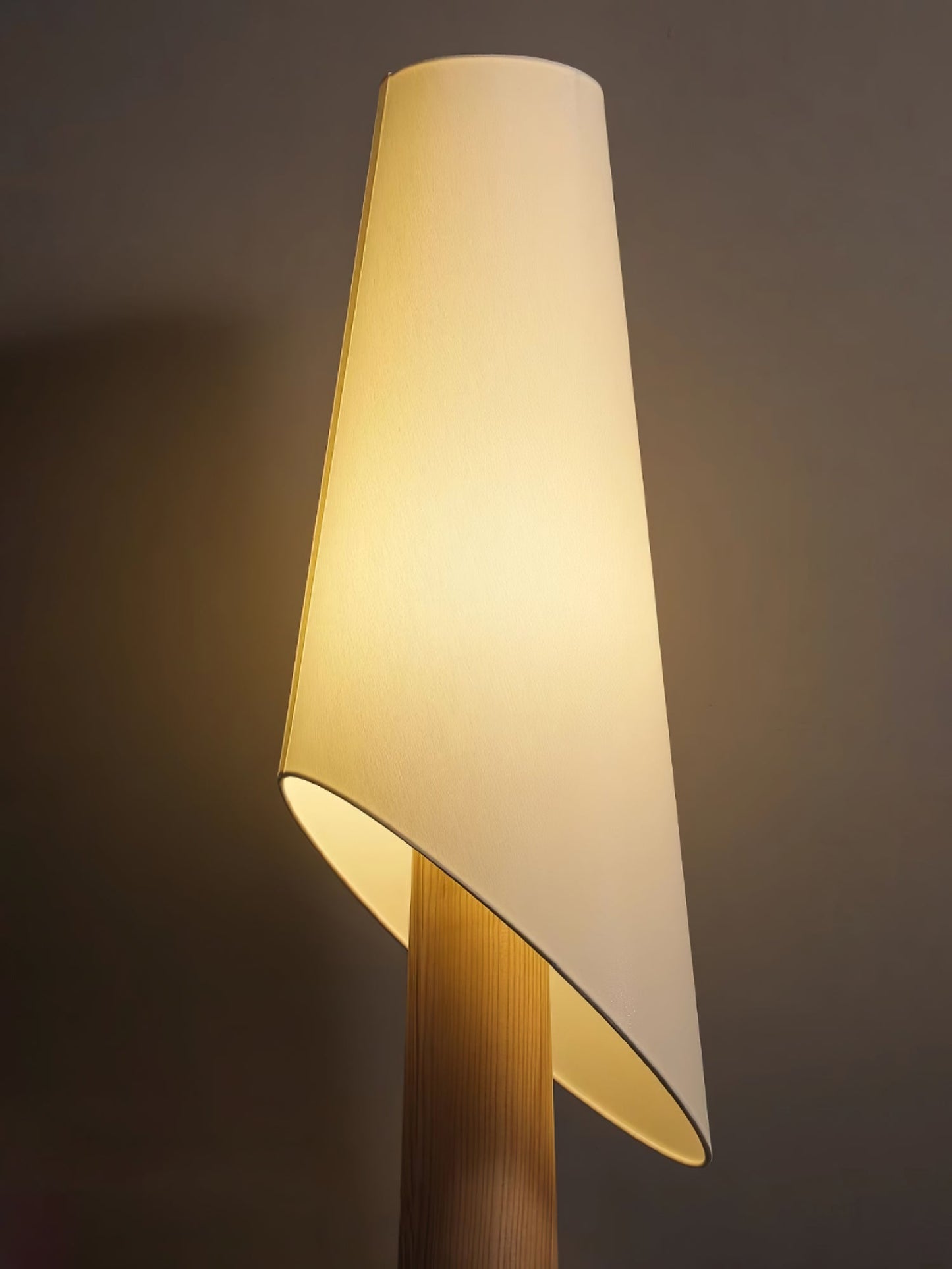 Flag Floor Lamp with LED, Elegant Design for Indoor Use
