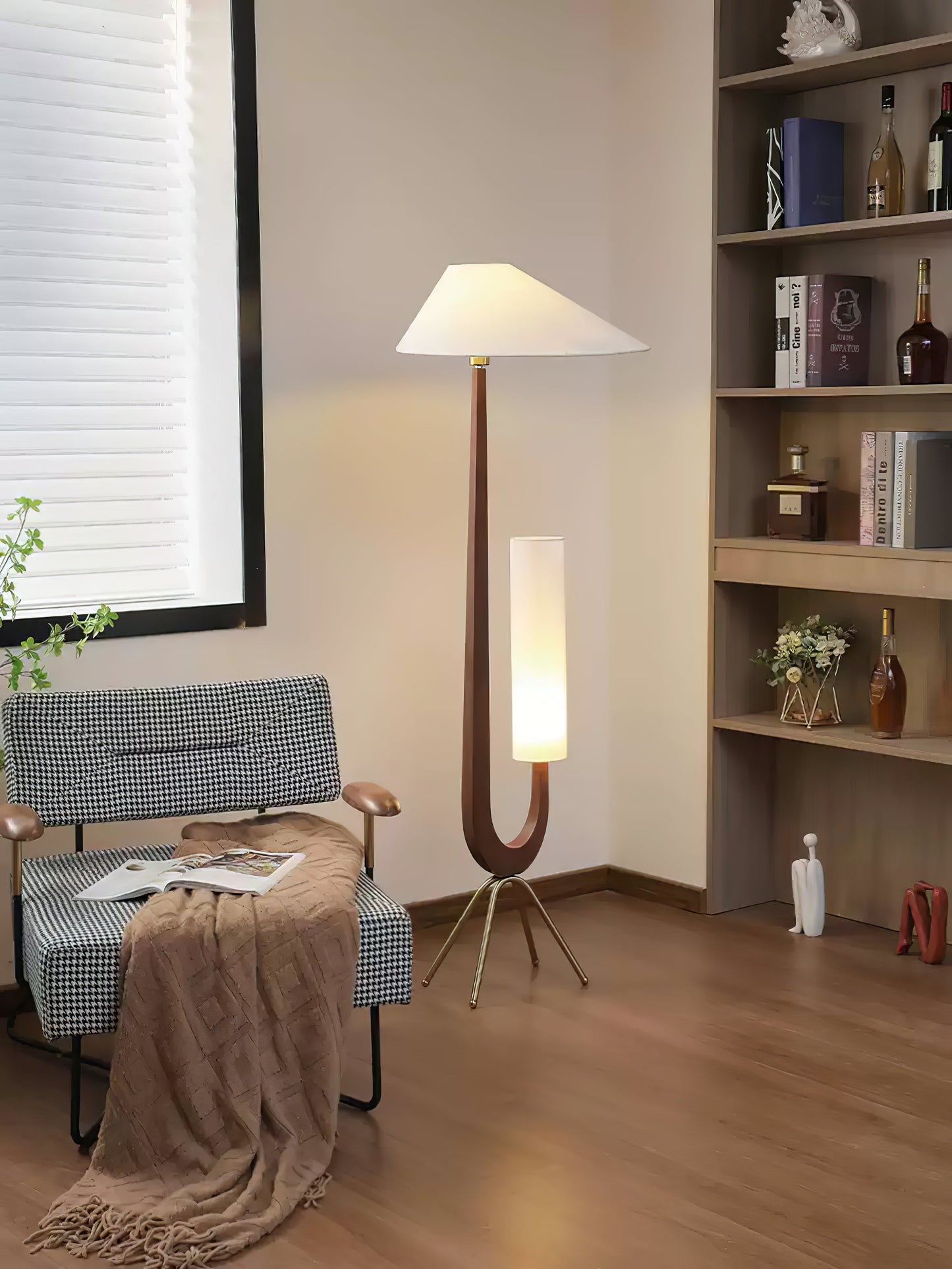 Giraffe Floor Lamp with LED Light - Mid Century Design