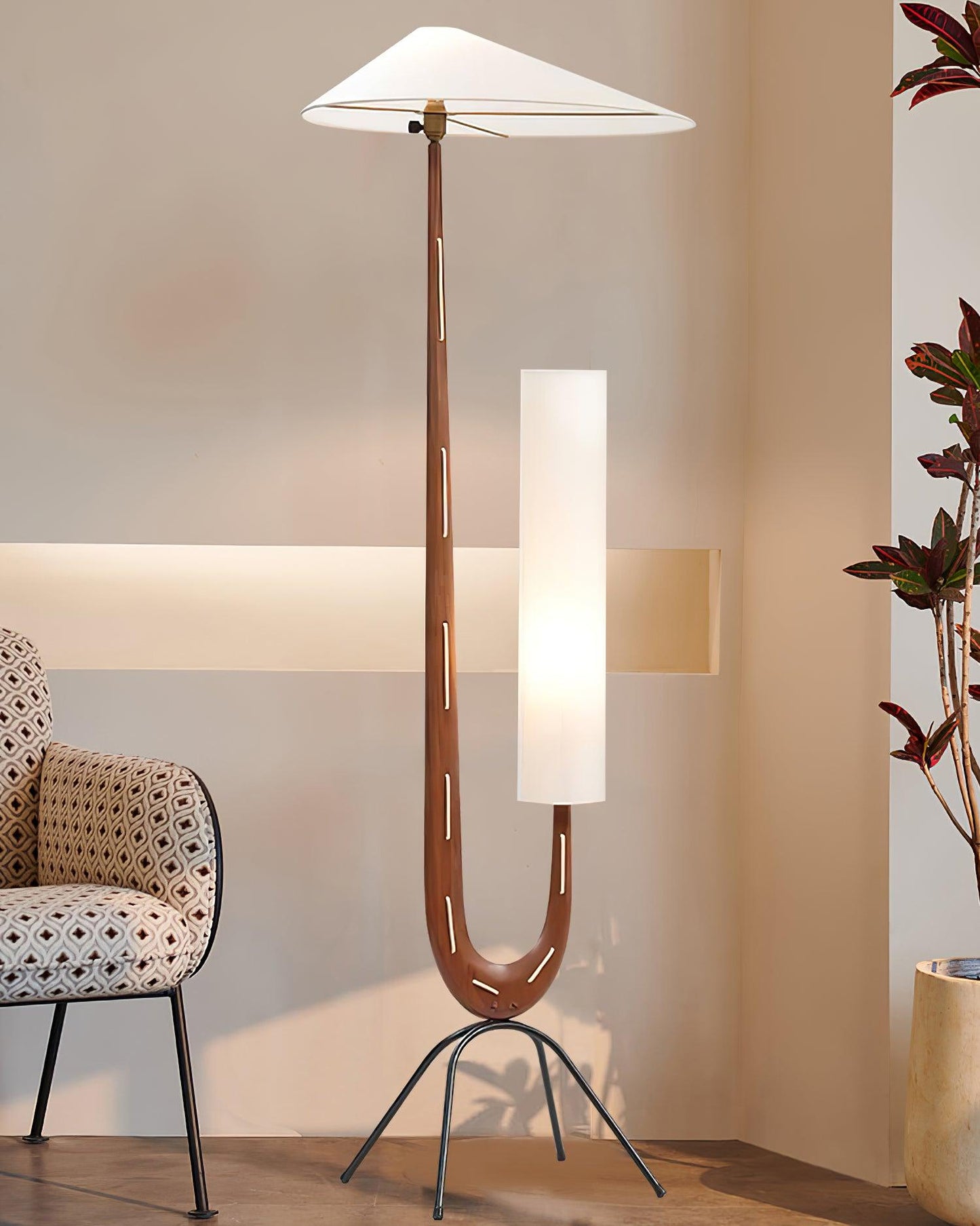 Giraffe Floor Lamp with LED Light - Mid Century Design