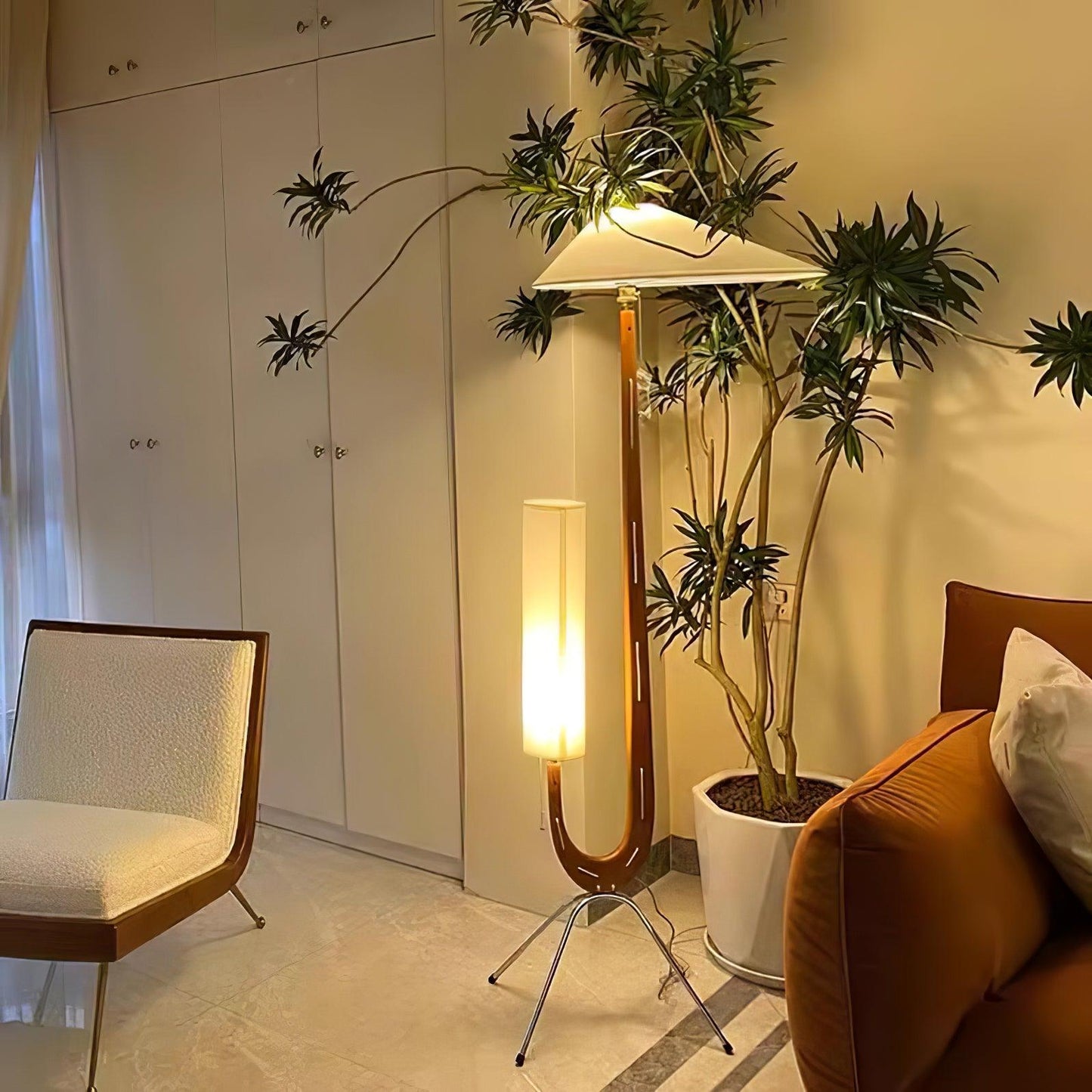 Giraffe Floor Lamp with LED Light - Mid Century Design