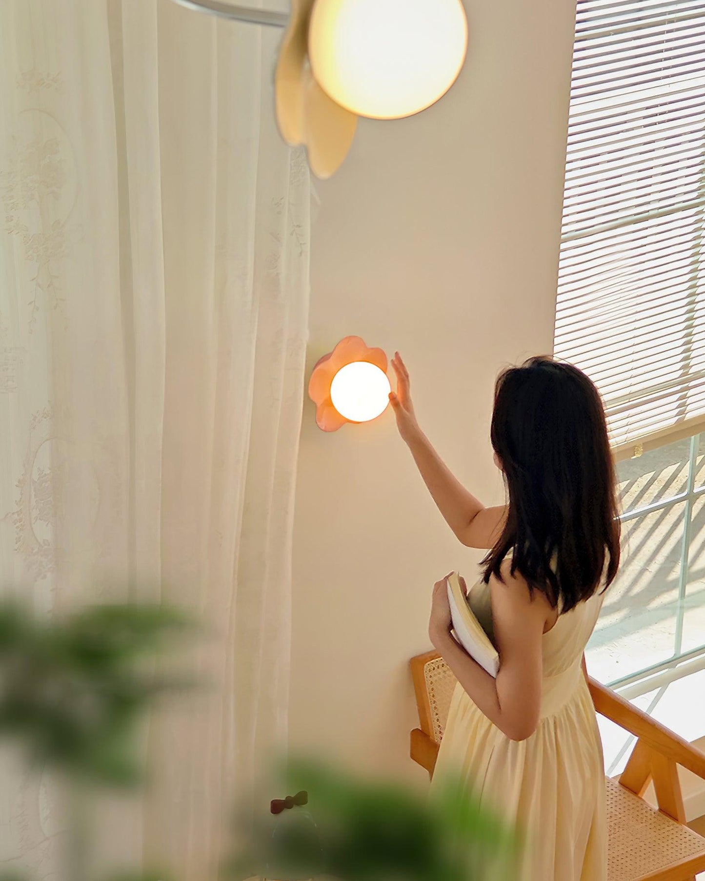 La Fleur Wall Lamp - LED Indoor Decorative Light Fixture