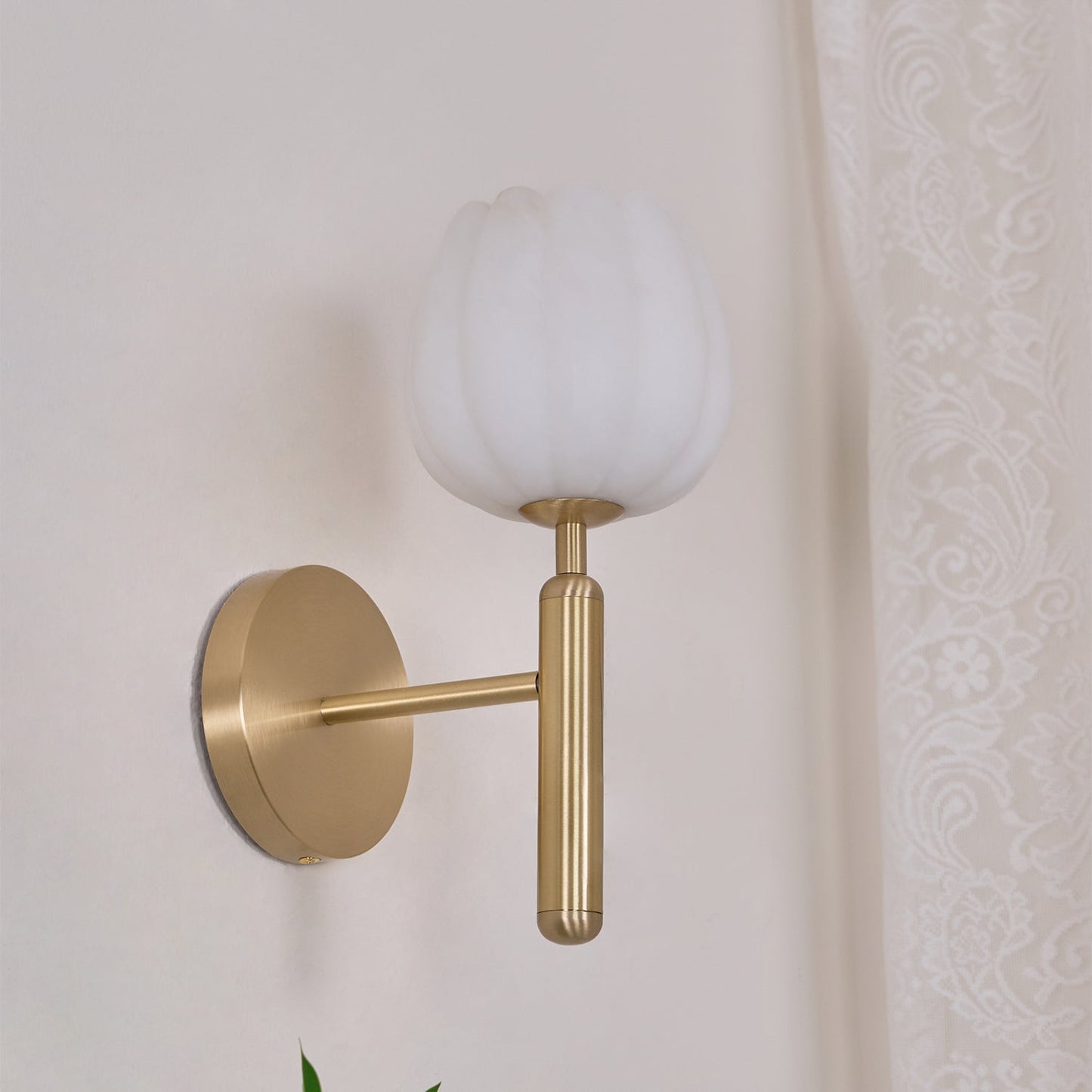 Mian Wall Lamp LED Sconce with Brass and Alabaster Design