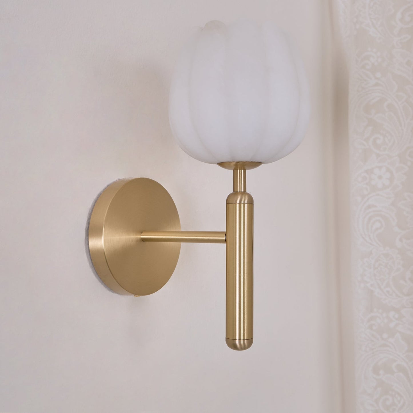 Mian Wall Lamp LED Sconce with Brass and Alabaster Design