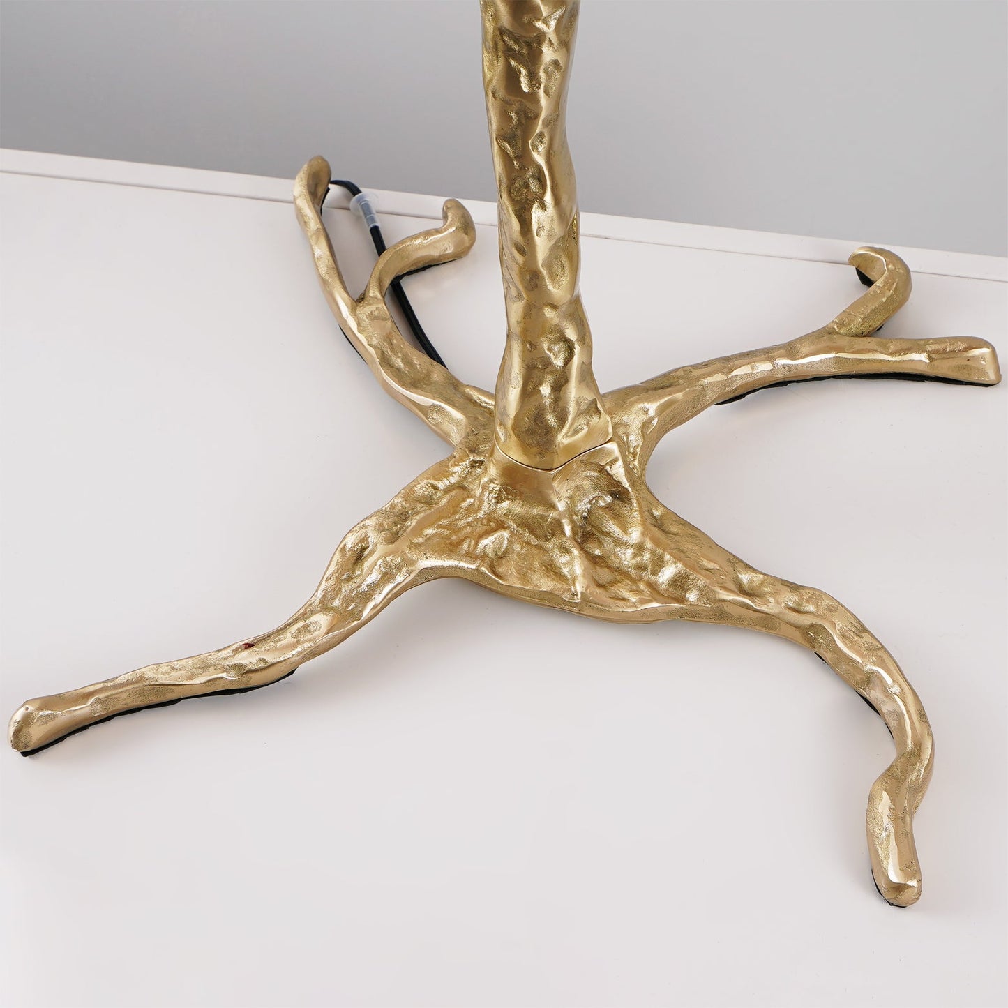 Ostrich Feather Brass Floor Lamp - Luxury Indoor Lighting