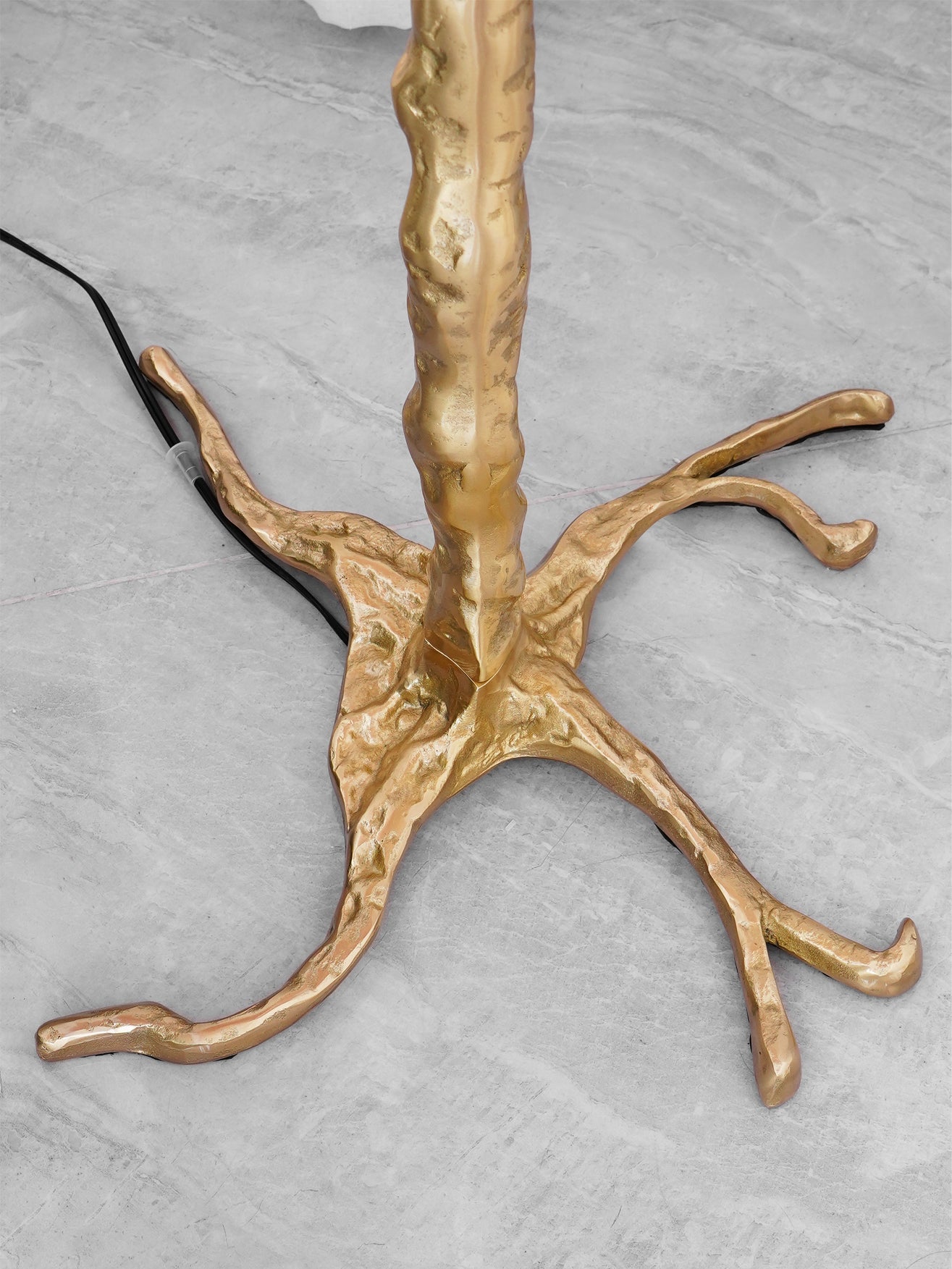 Ostrich Feather Brass Floor Lamp - Luxury Indoor Lighting