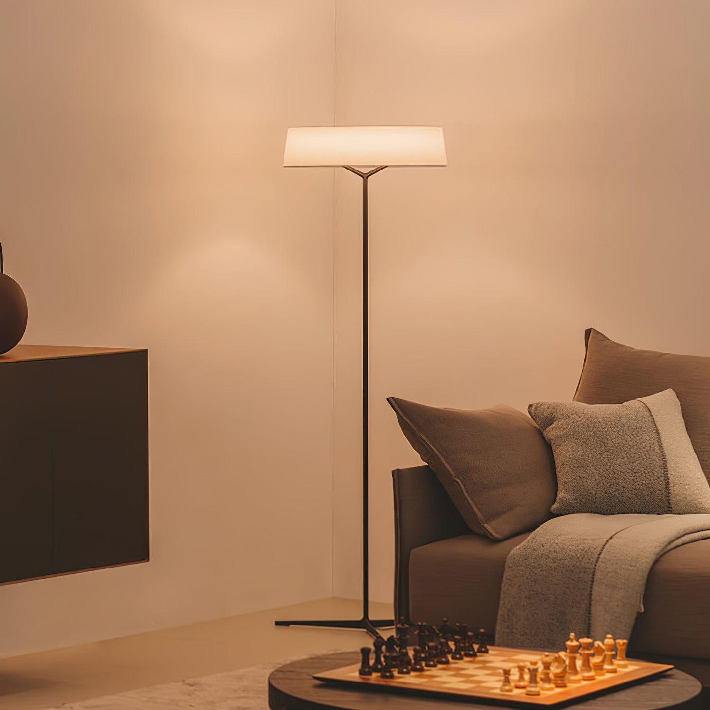 Dama Floor Lamp with LED Light, Indoor Aluminium Design