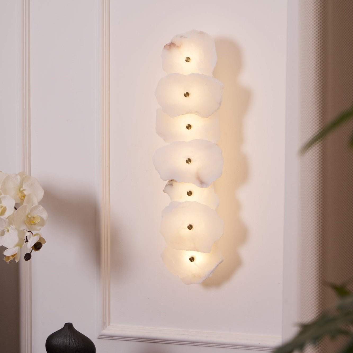 Petra Alabaster Wall Lamp - Modern LED Indoor Lighting