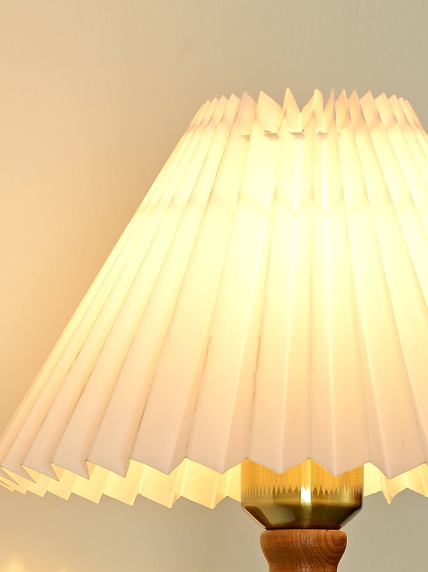 Pleated Walnut Wall Light | LED Indoor Fixture, Elegant Design