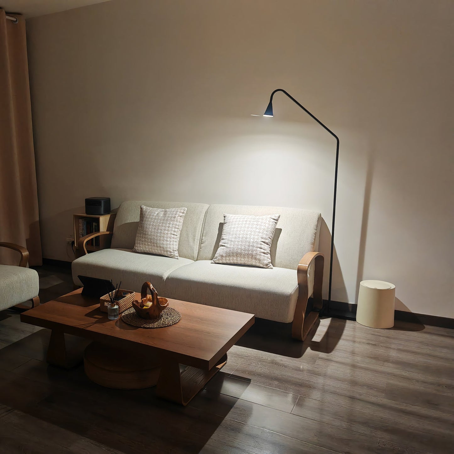 Pureform Floor Lamp Minimalist LED Indoor Lighting Gold Black