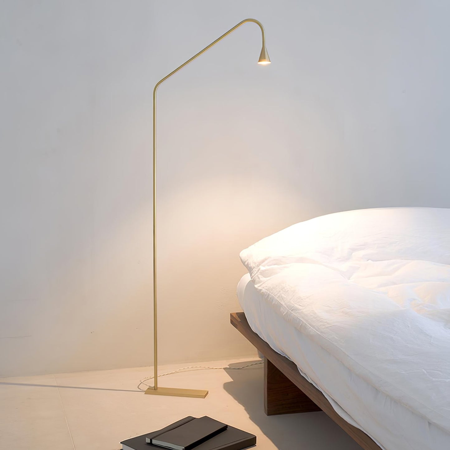 Pureform Floor Lamp Minimalist LED Indoor Lighting Gold Black